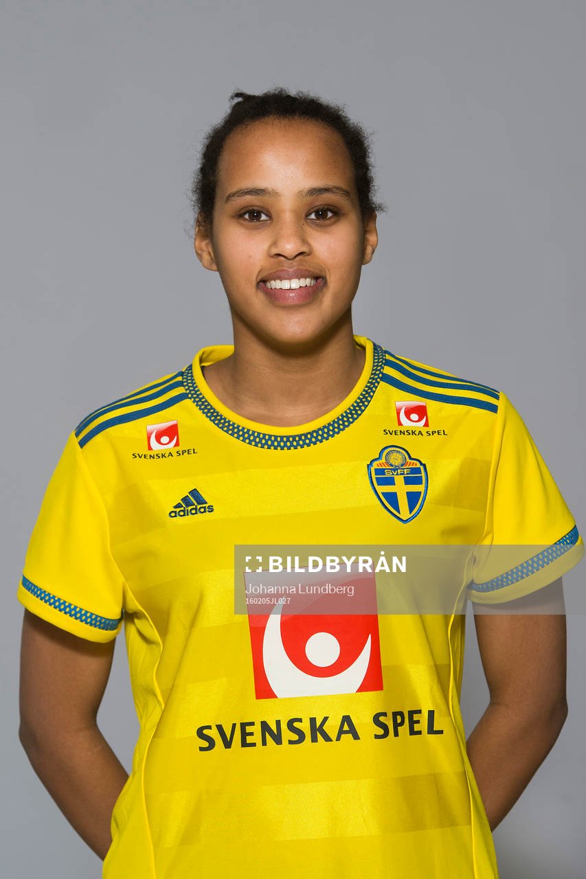 Ariam Berhane som spelar i F17 landslaget, poserar för ett porträtt den 5 februari 2016 i Stockholm.