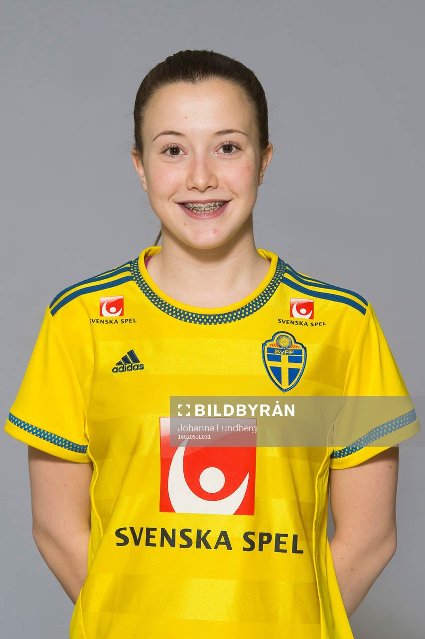 Maja Regnås som spelar i F17 landslaget, poserar för ett porträtt den 5 februari 2016 i Stockholm.