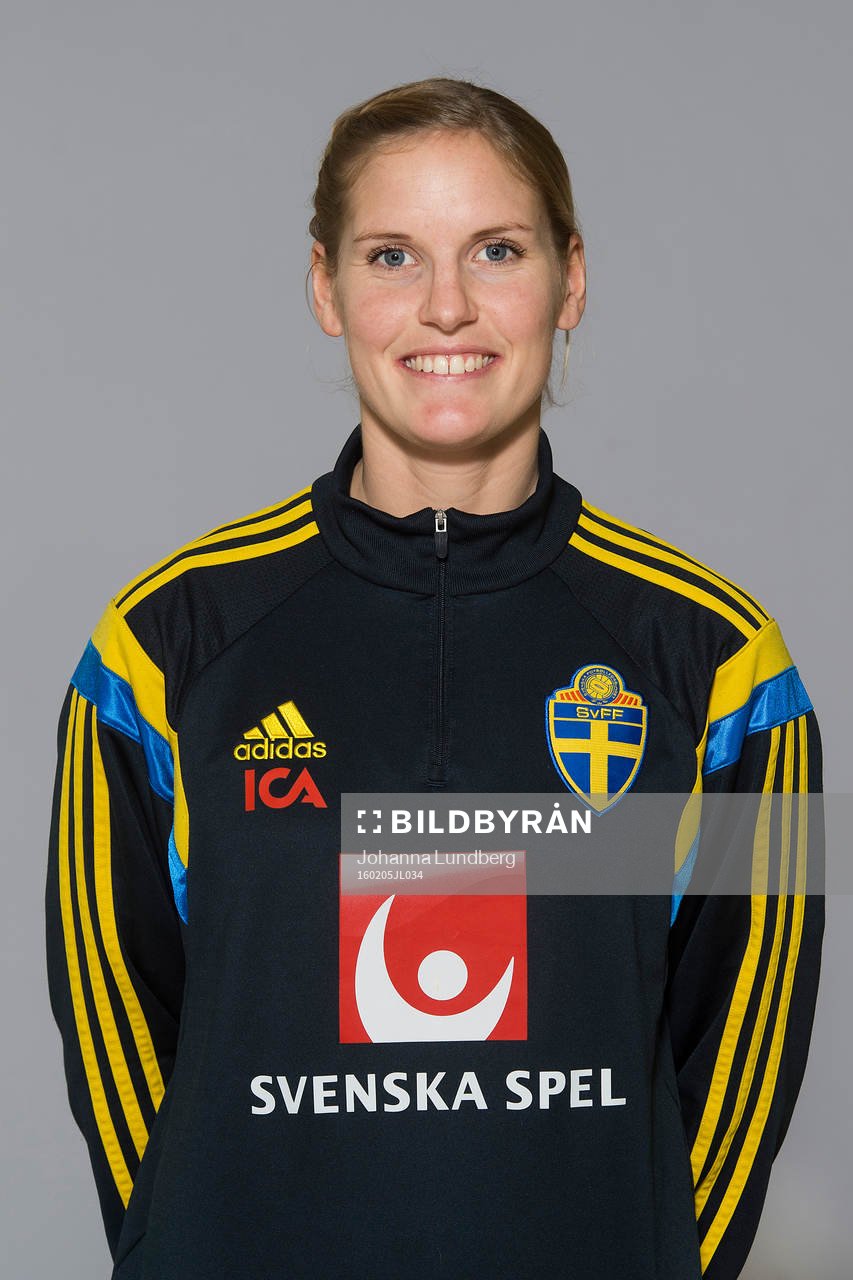 Sofia Skenk, sjukgymnast i F17 landslaget, poserar för ett porträtt den 5 februari 2016 i Stockholm.