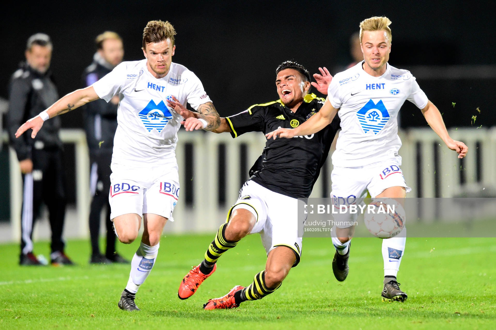Moldes Sander Svendsen och Knut O. Rindarøy och AIK:s Ahmed Yasin under försäsongsmatchen mellan Molde och AIK den 5 februari 2016 i Dubai.