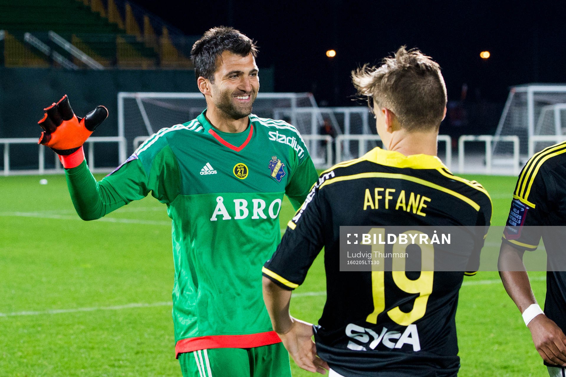 s målvakt Kyriakos Stamatopoulos firar segern med AIK:s