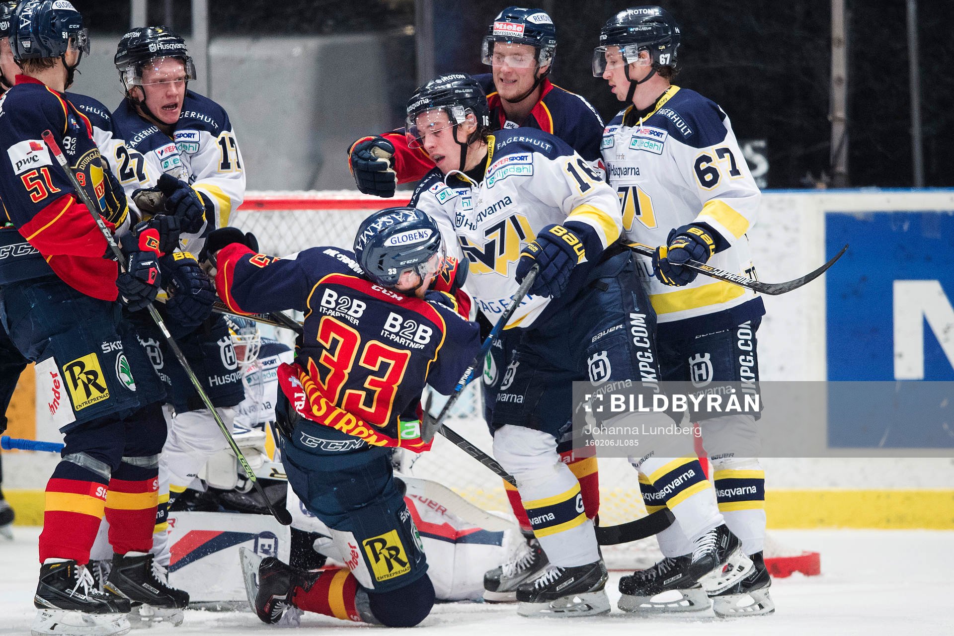 s Filip Sandberg trycker till Djurgårdens Linus Hultström