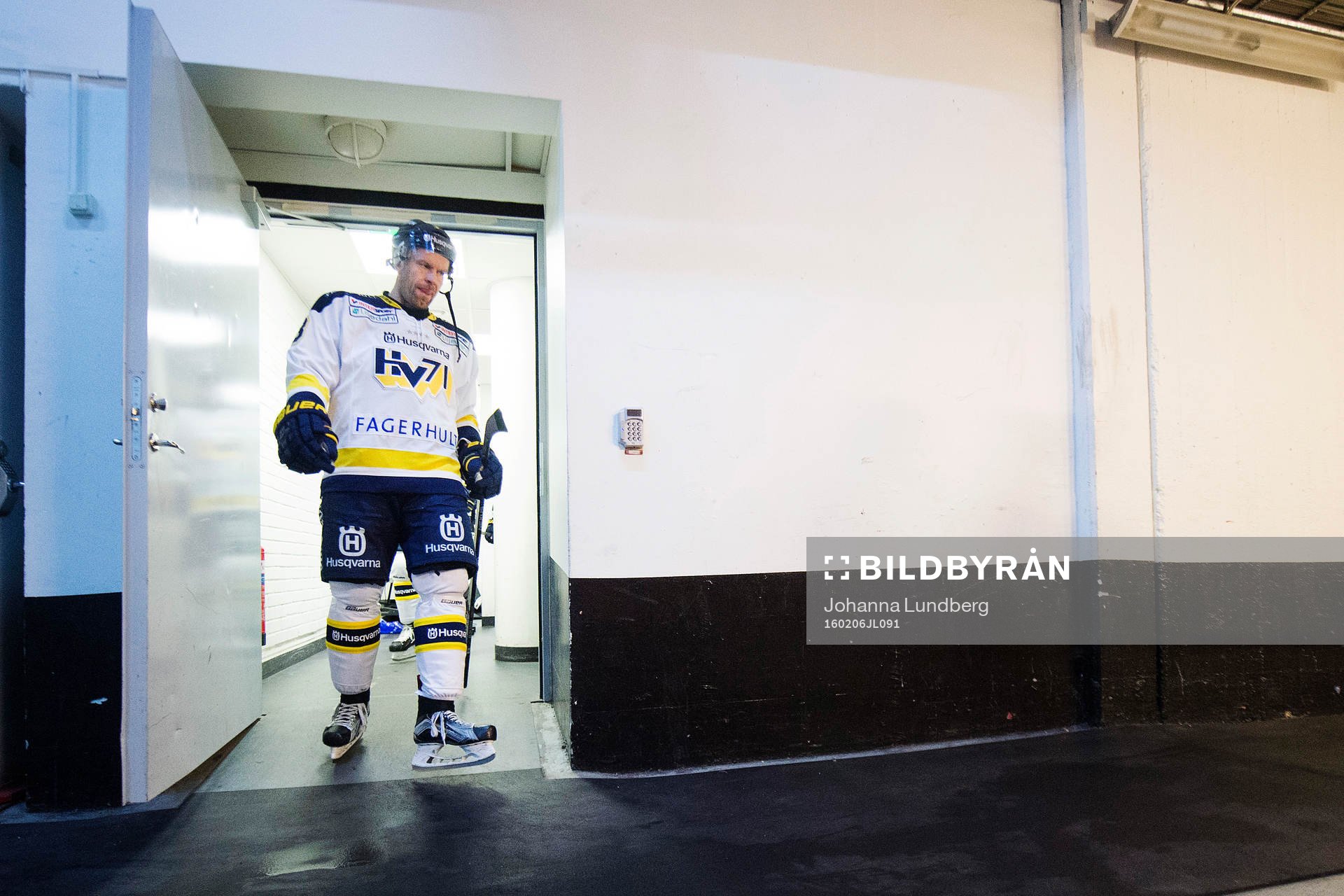 s Jere Karalahti lämnar omklädningsrummet