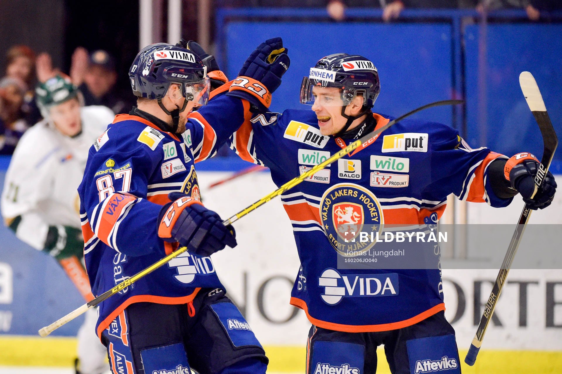 Växjös Robert Rosén och Sakari Salminen jublar