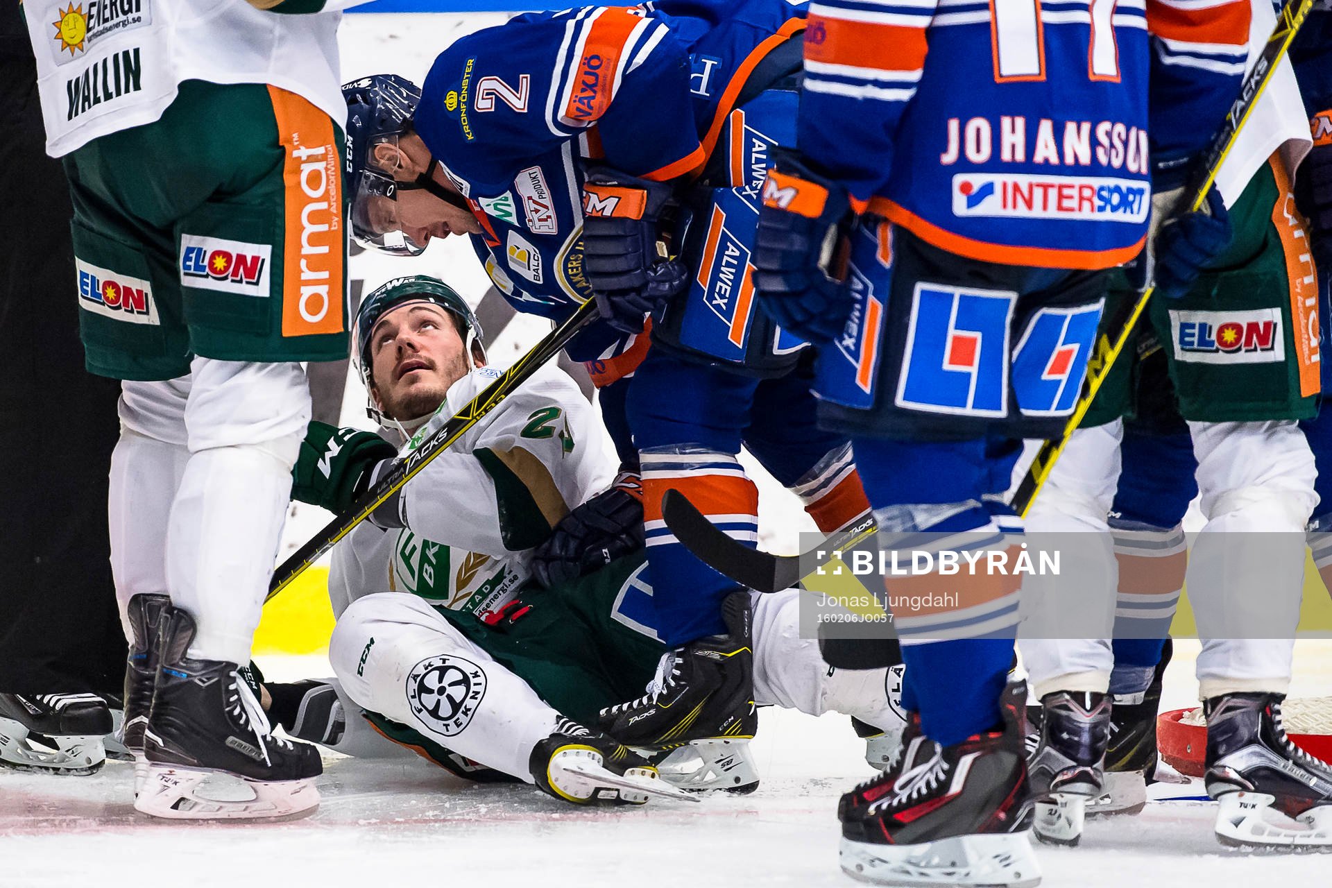 Färjestads John Persson faller