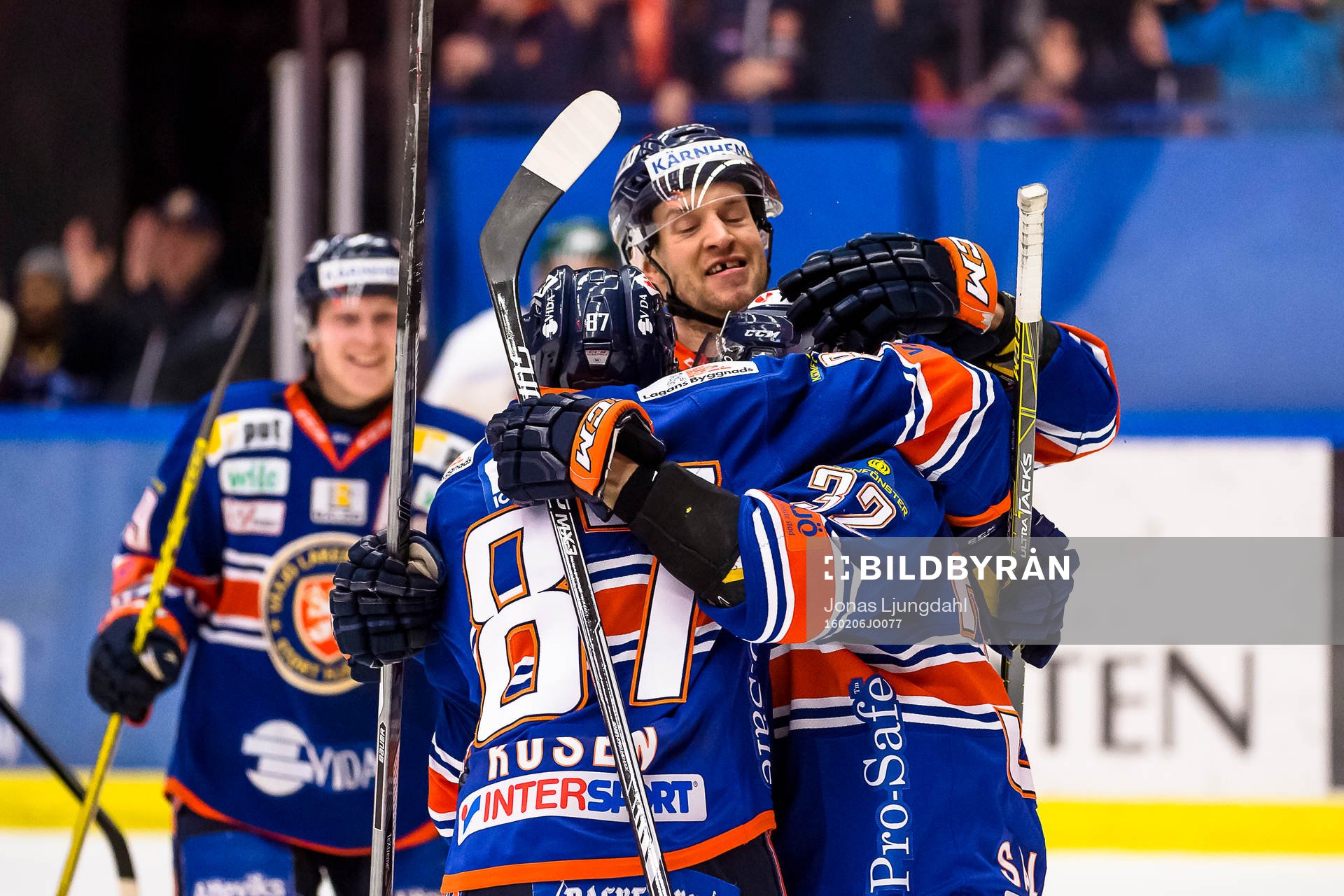 Växjös Robert Rosén jublar med Sakari Salminen och Ilkka