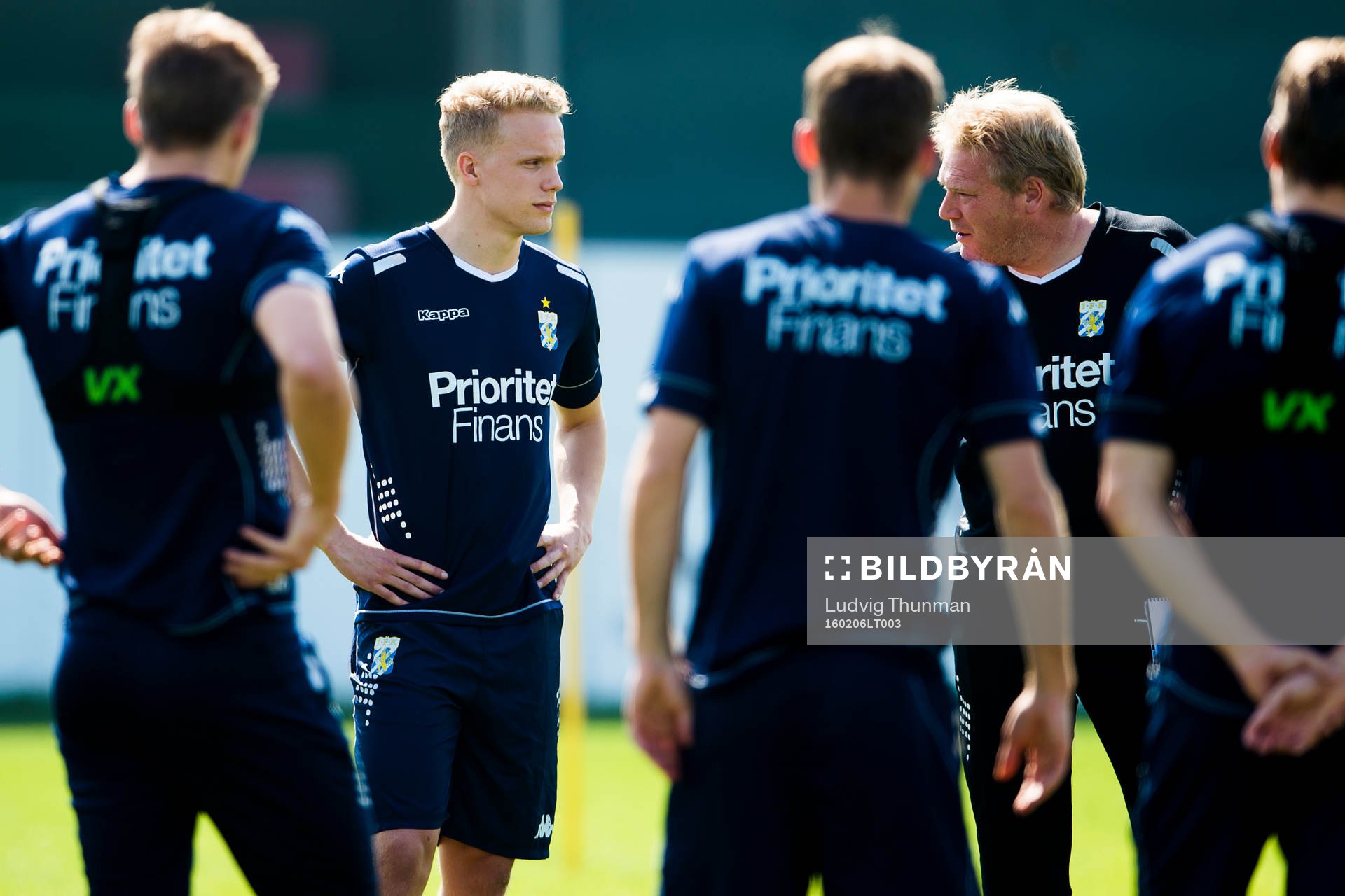 IFK Göteborgs nyförvärv Hjörtur Hermannsson pratar med