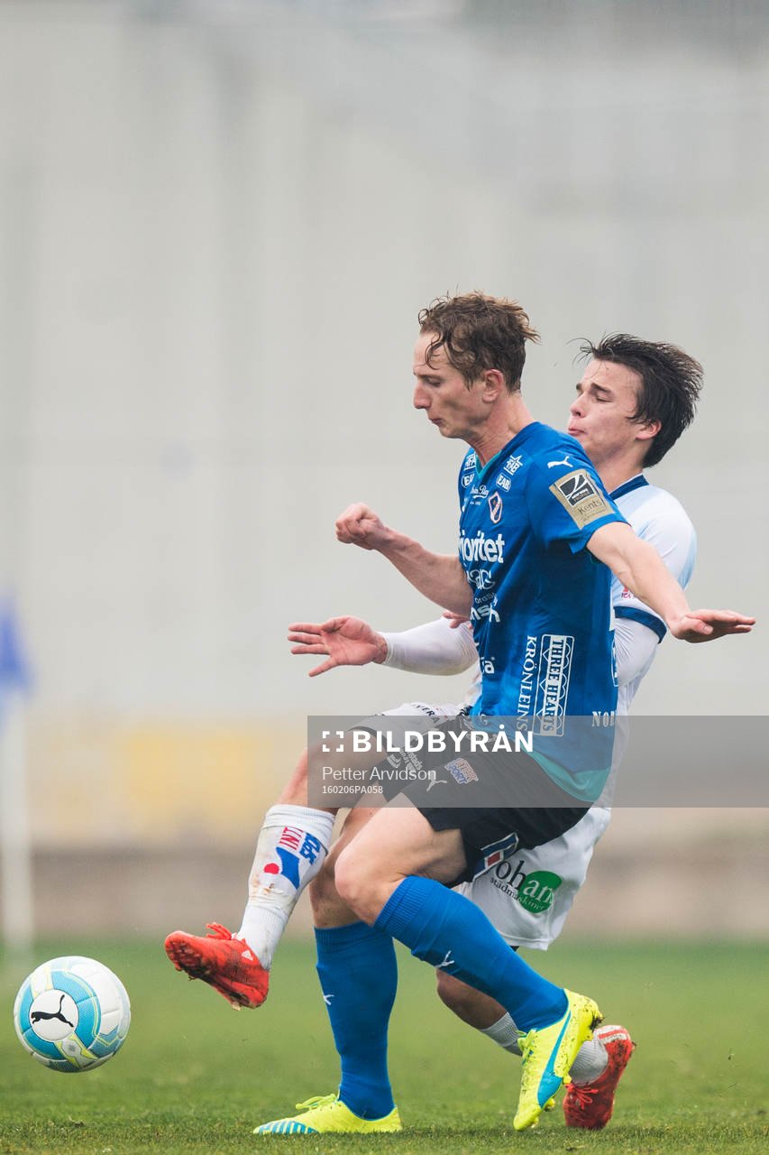 Gefles Simon Skrabb och Halmstads Andreas Bengtsson