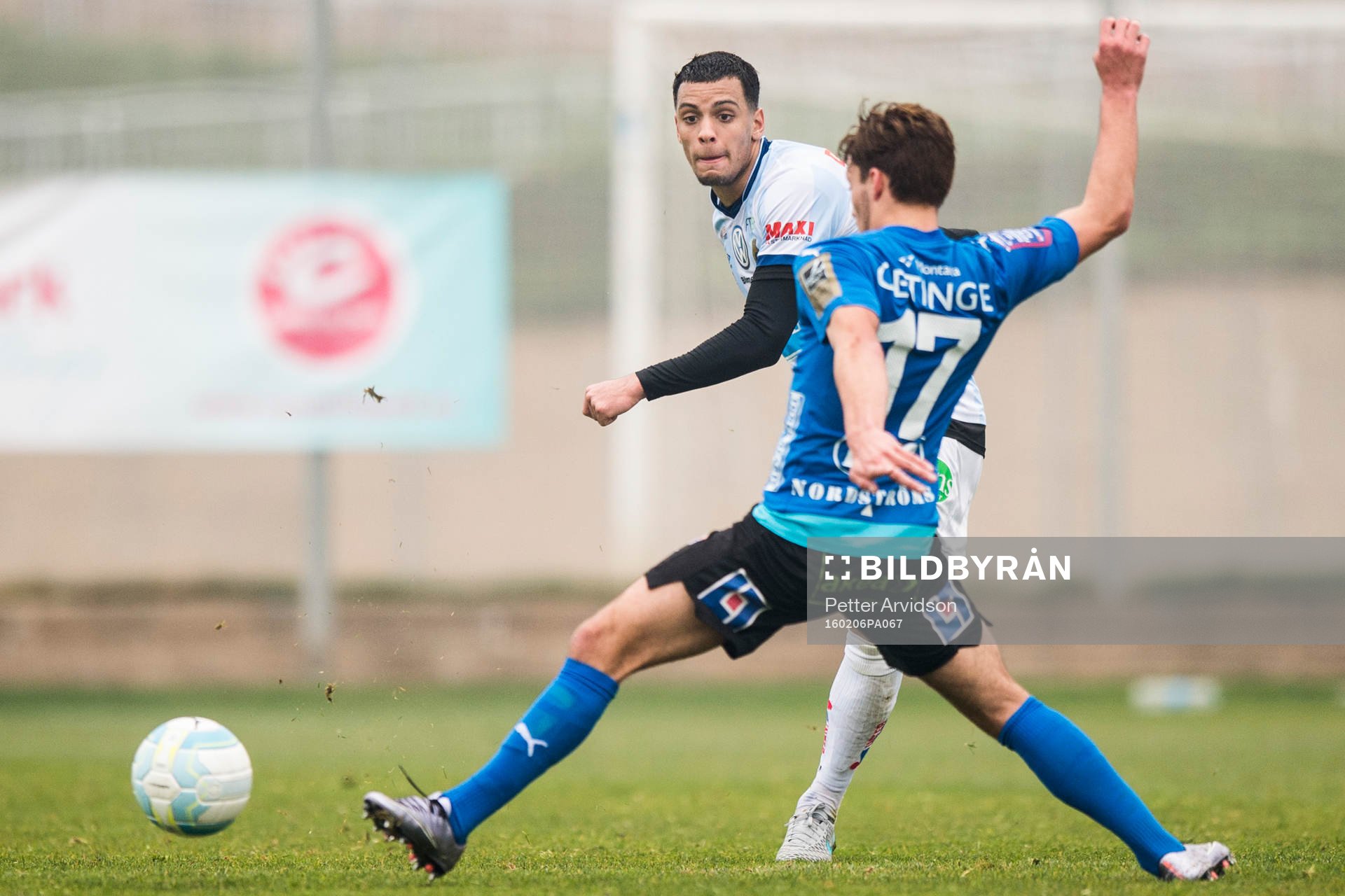 Gefles Joshua Nadeau och Halmstads Sead Haksabanovic