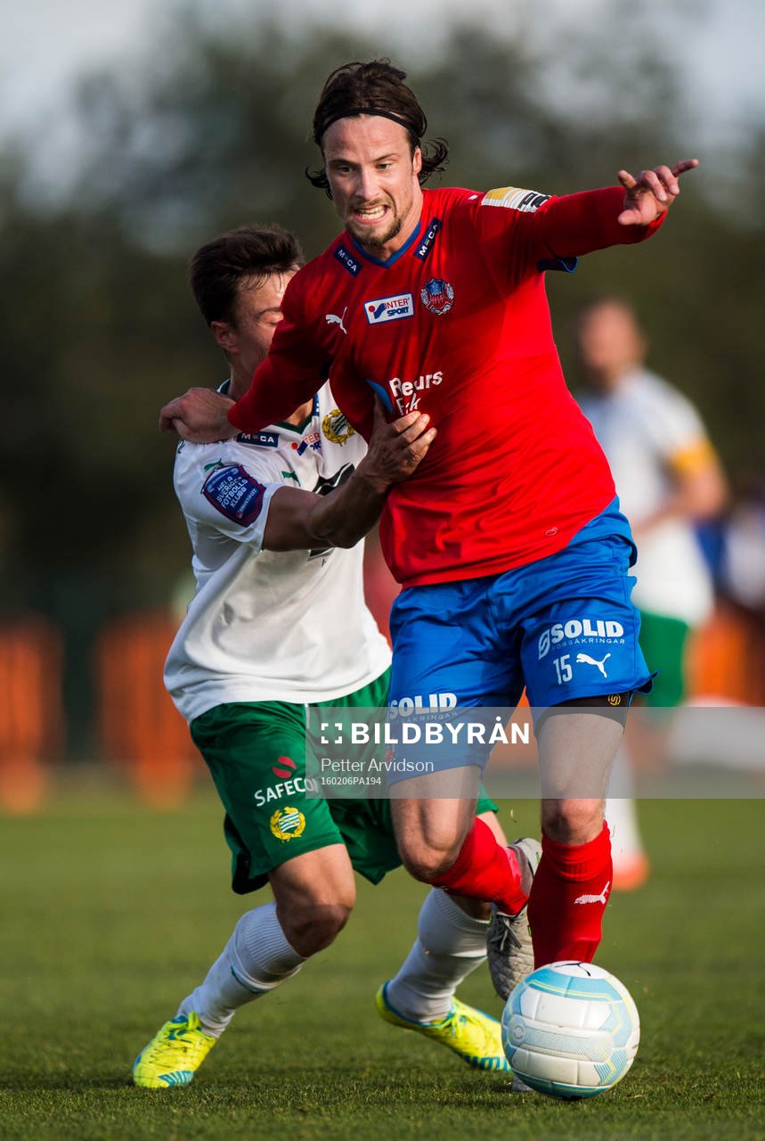 Helsingborgs Linus Hallenius tar sig förbi Hammarbys
