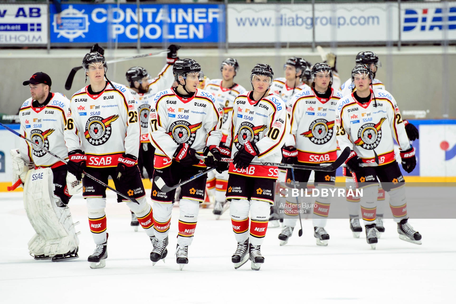 Luleås Bill Sweatt och Toni Rajala jublar när de lämnar