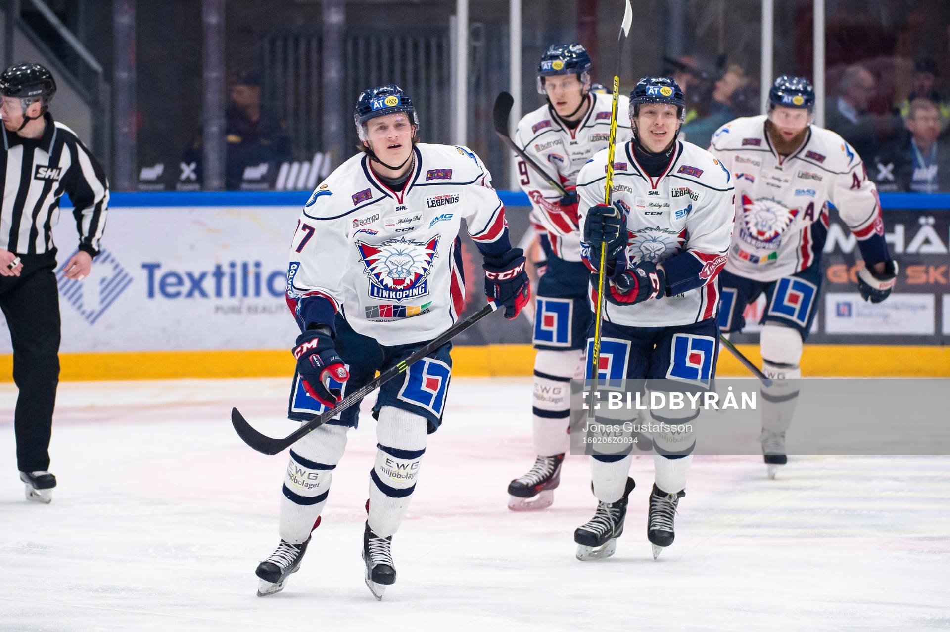 Linköpings Henrik Törnqvist har gjort 1-0 och jublar