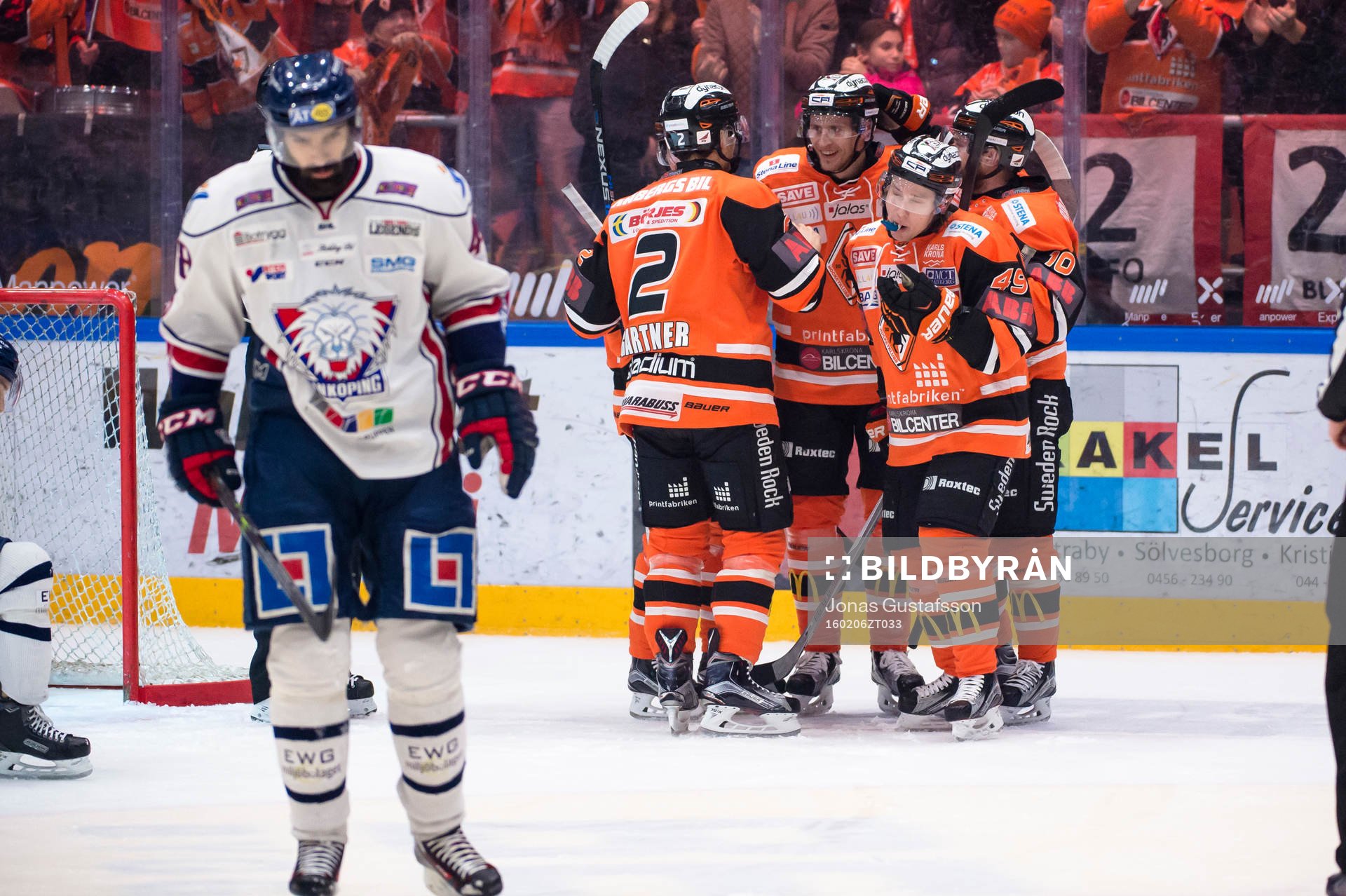 Karlskronas Alexander Bergström har gjort 1-1 och jublar