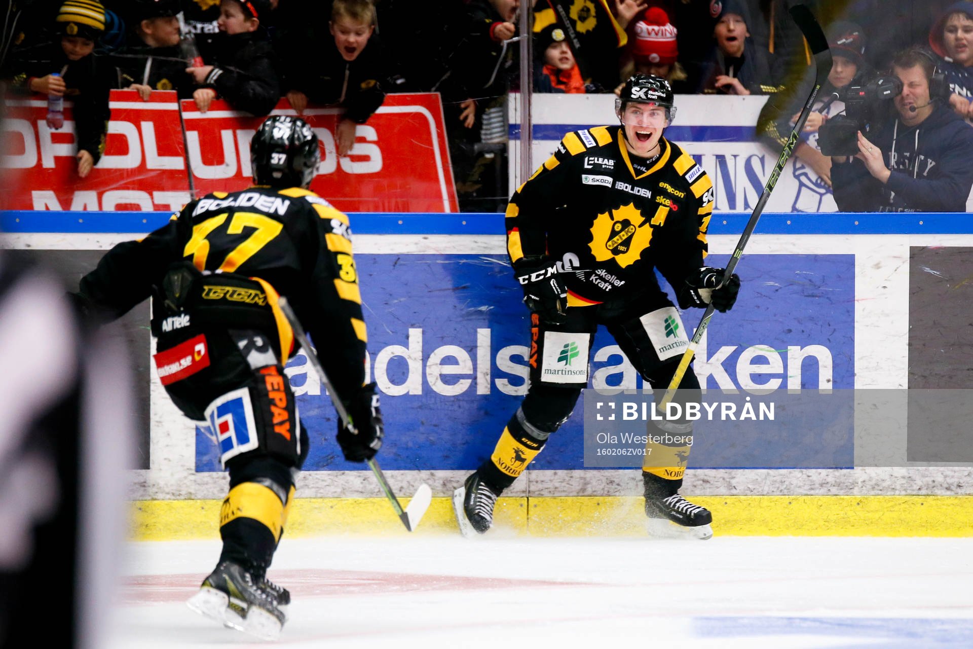 Skellefteås Pär Lindholm och John Norman jublar