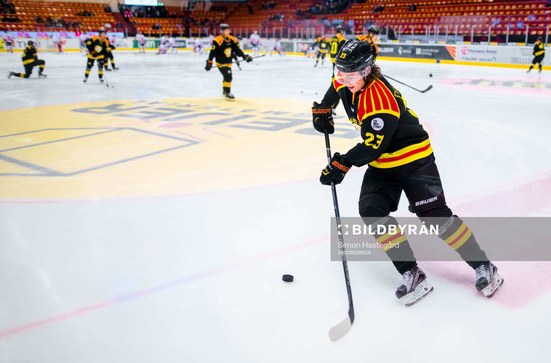 Brynäs Lucas Carlsson före ishockeymatchen i SHL mellan