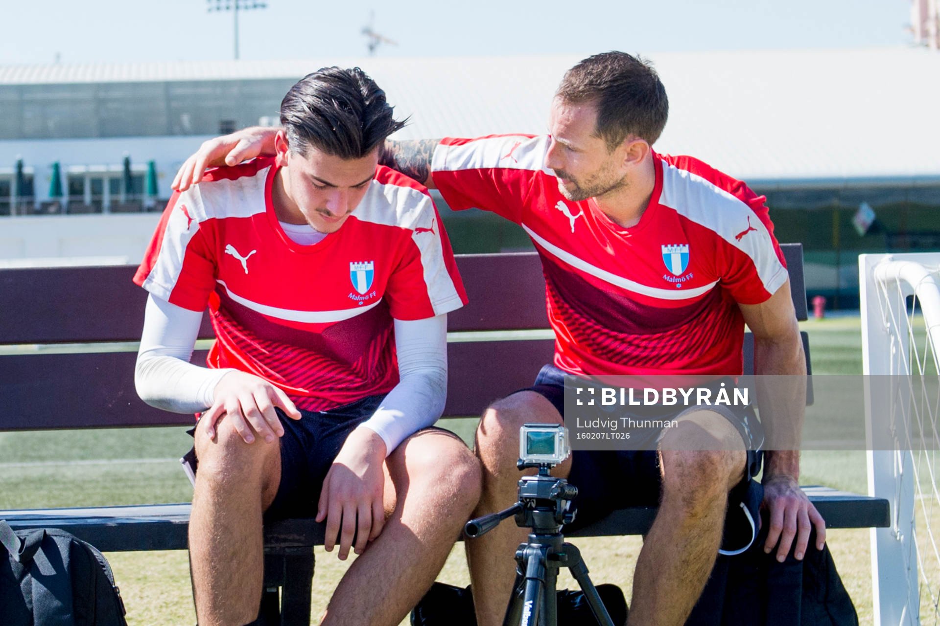 Malmö FFs målvakt Marko Johansson och målvakt Johan Wiland under en träning med Malmö FF den 7 februari 2016 i Dubai.