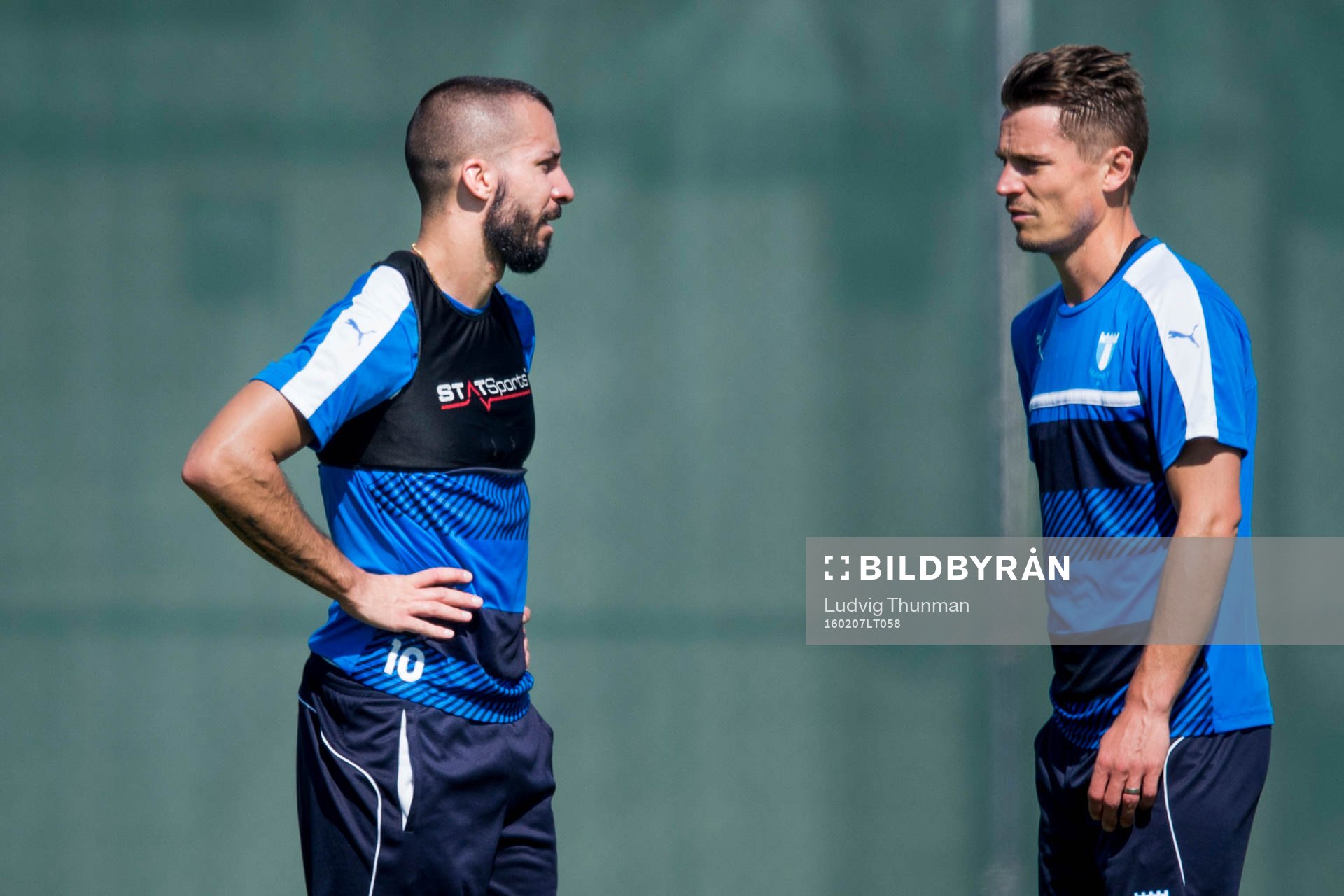 Malmö FFs Guillermo Molins pratar med Markus Rosenberg