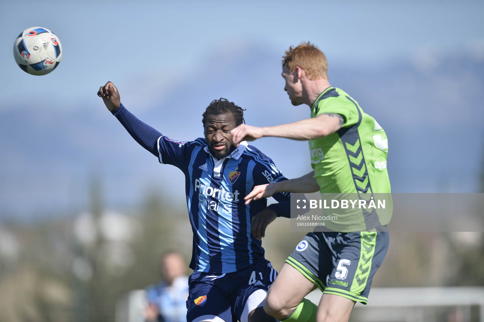 Djurgårdens Amadou Jawo och Odenses Lasse Nielsen