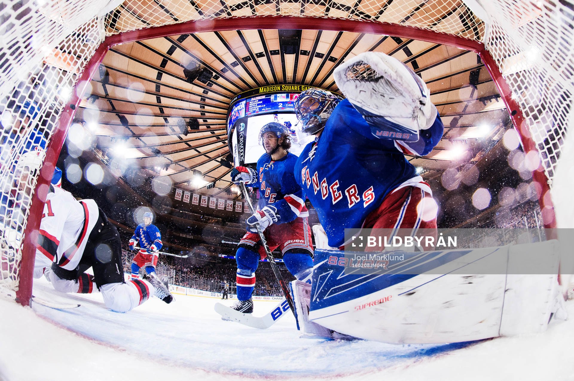 New Yorks Mats Zuccarello och målvakt Henrik Lundqvist
