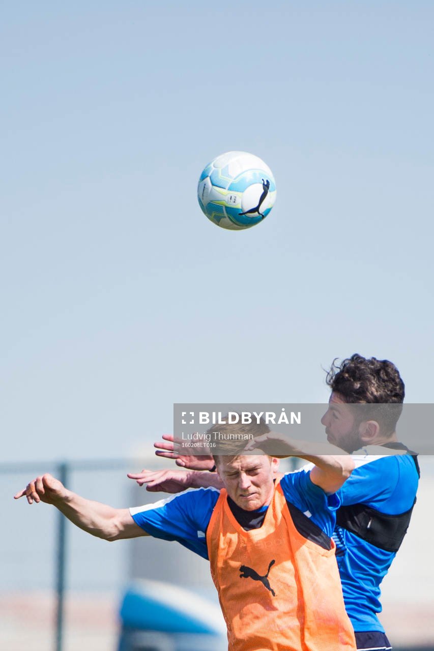 Malmö FFs Anders Christiansen och Erdal Rakip under en träning den 8 februari 2016 i Dubai. 