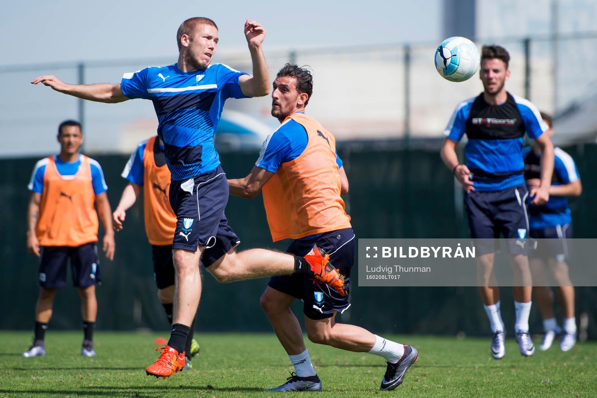 Malmö FFs Anton Tinnerholm och Agon Mehmeti under en träning den 8 februari 2016 i Dubai. 