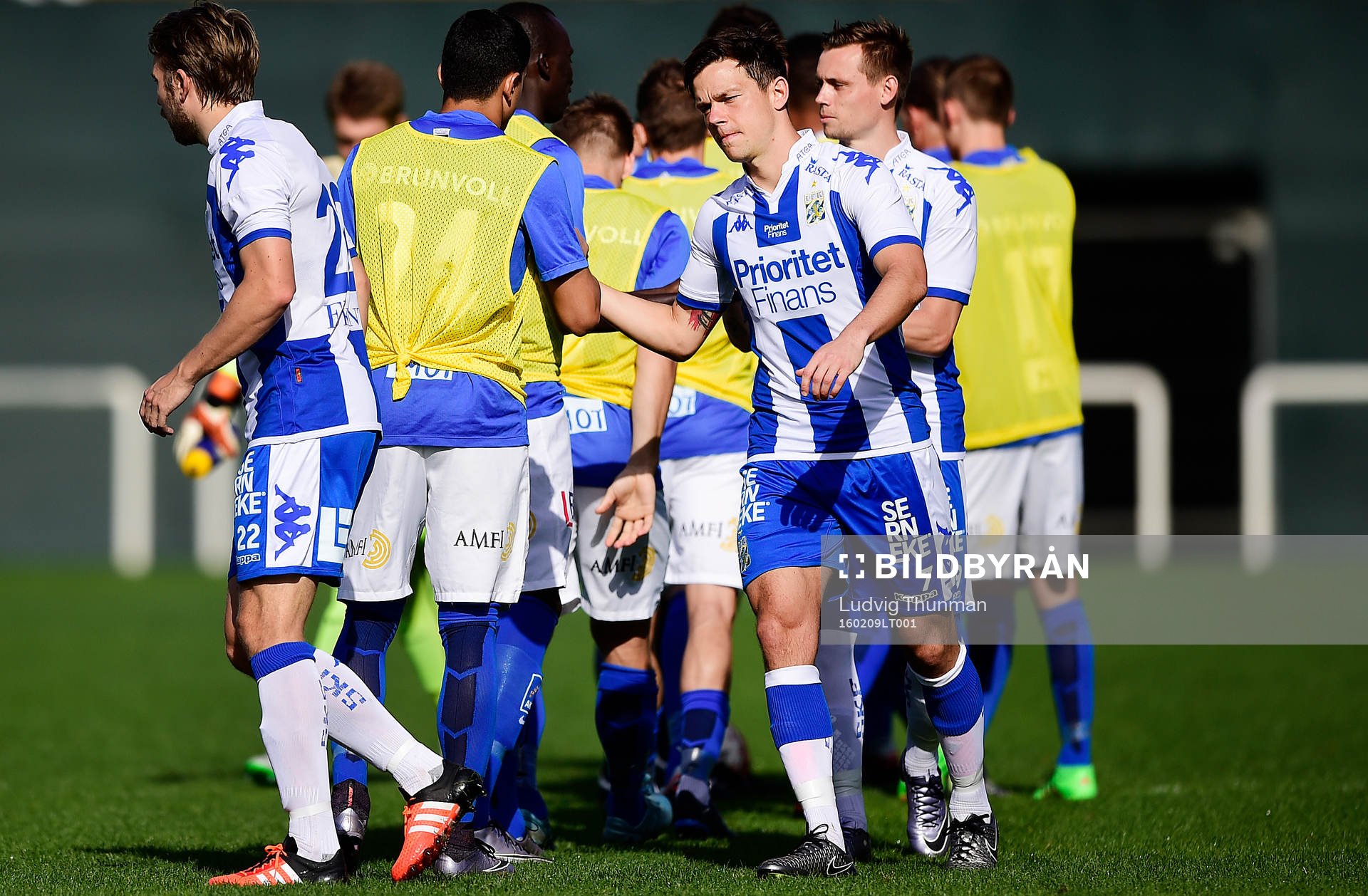 IFK Göteborgs Mads Winther Albeck hälsar på Moldes