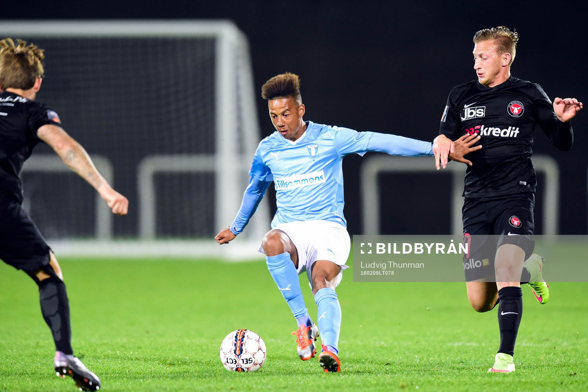 Malmö FFs Tobias Sana under fotbollsmatchen i Dubai International Cup mellan Malmö FF och Midtjylland den 9 februari 2016 i Dubai.