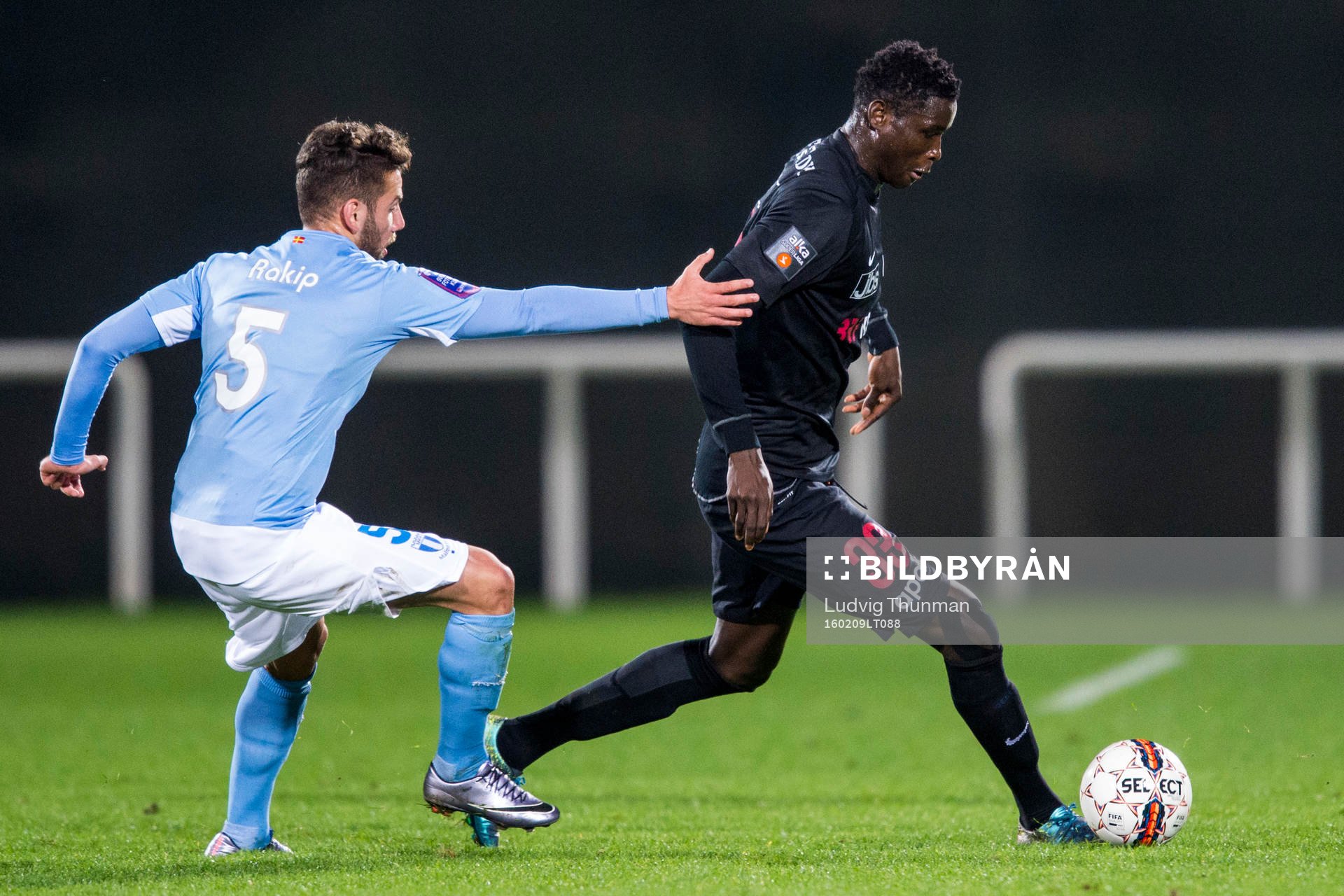 Malmö FFs Erdal Rakip och Midtjyllands Paul Onuachu