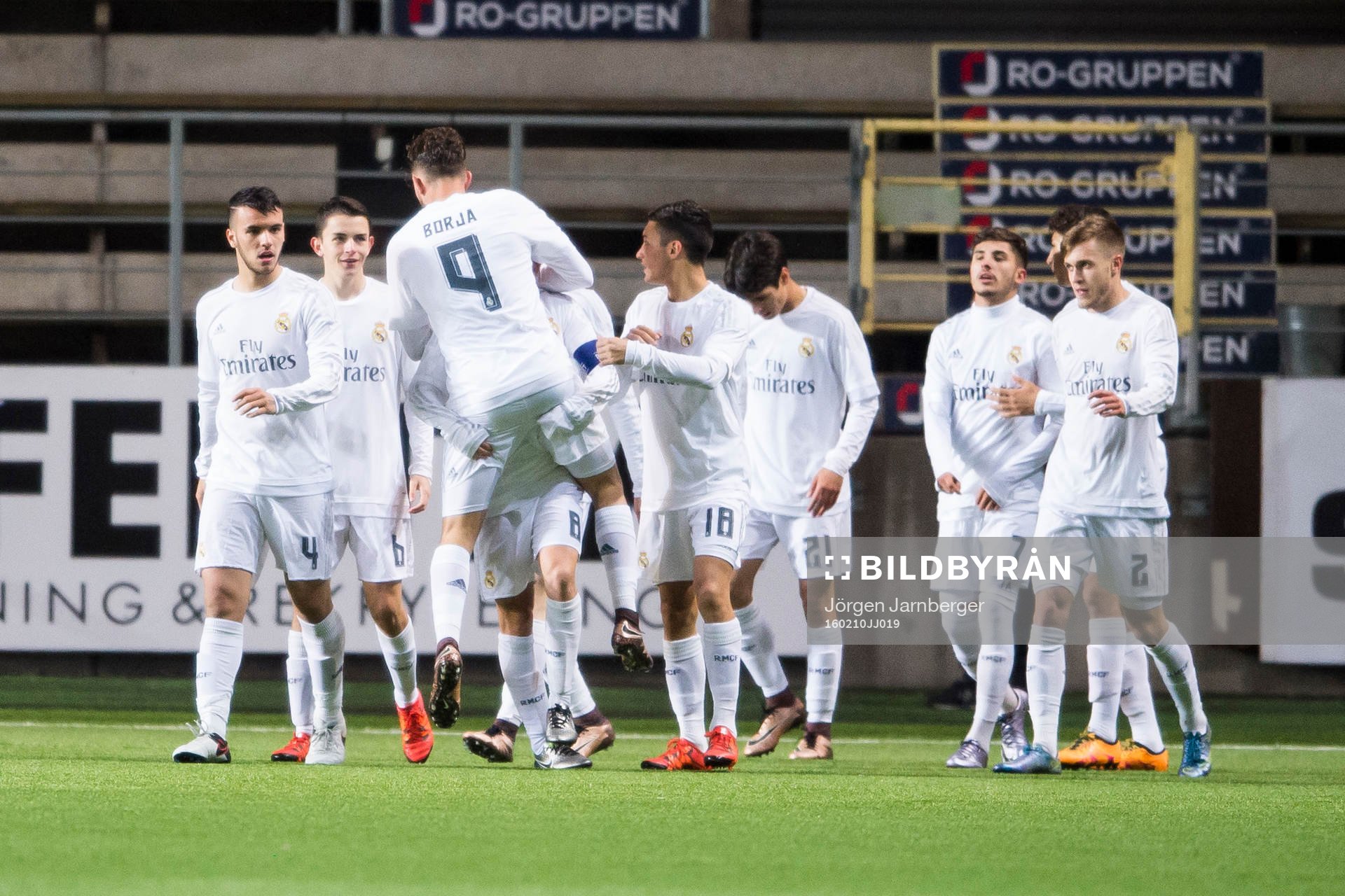 Real Madrids Borja Mayoral (rygg mot kameran) jublar ihop