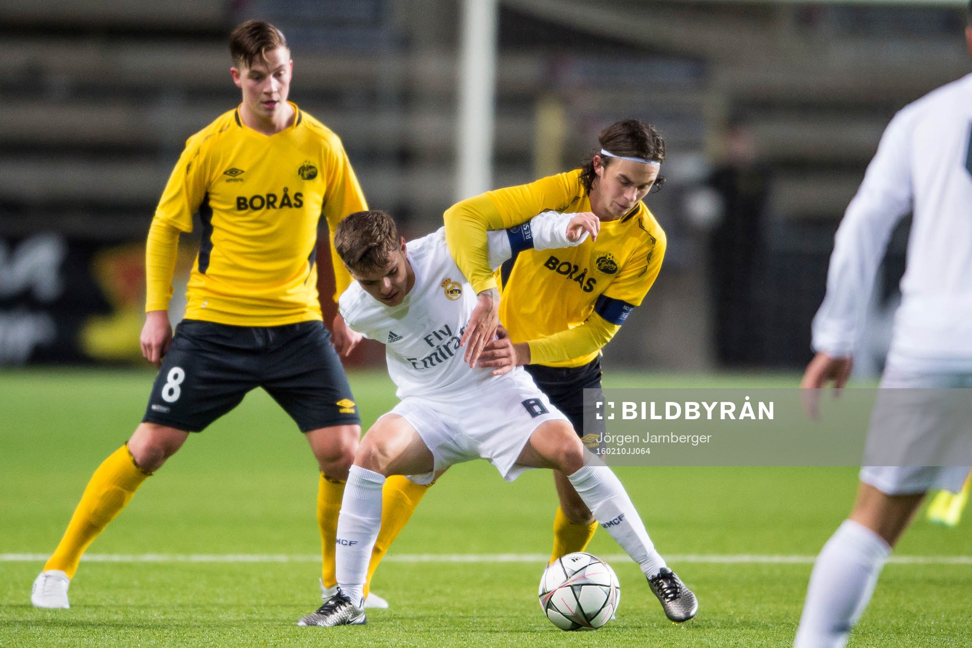 Kamp mellan Real Madrids Aleix Febas och Elfsborgs Rasmus