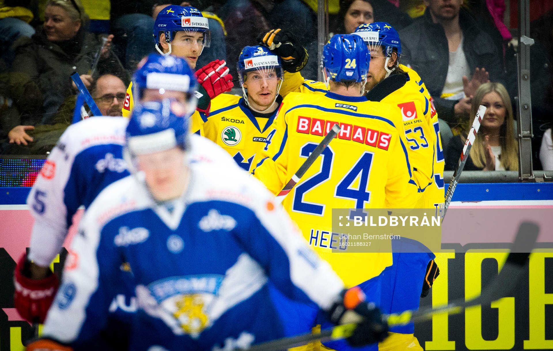 Sveriges Niclas Burström gör 2-0 och jublar med Johan