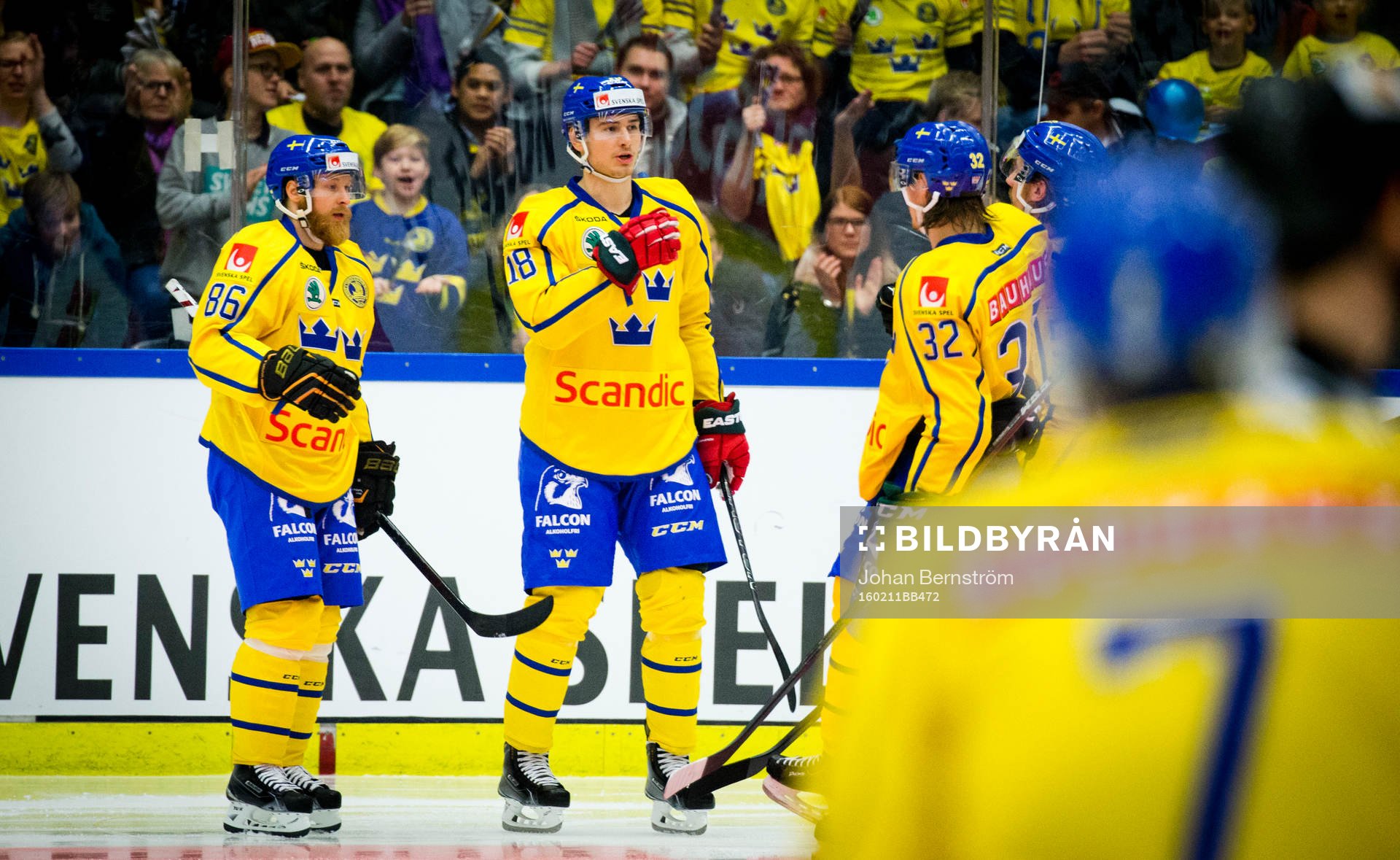 Sveriges Johan Sundström gör 3-0 och jublar med Linus