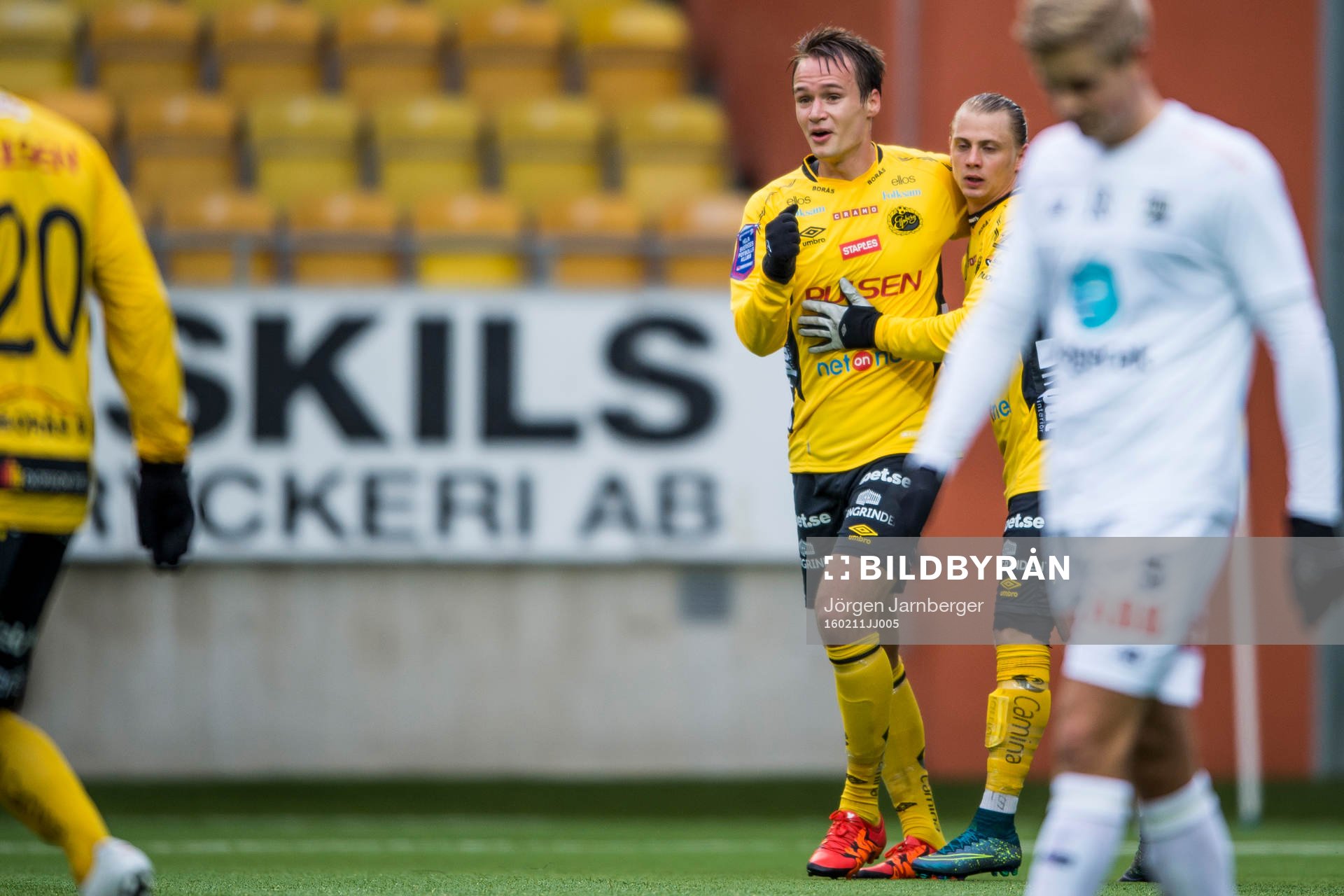 Elfsborgs Viktor Prodell jublar och gratuleras av Simon