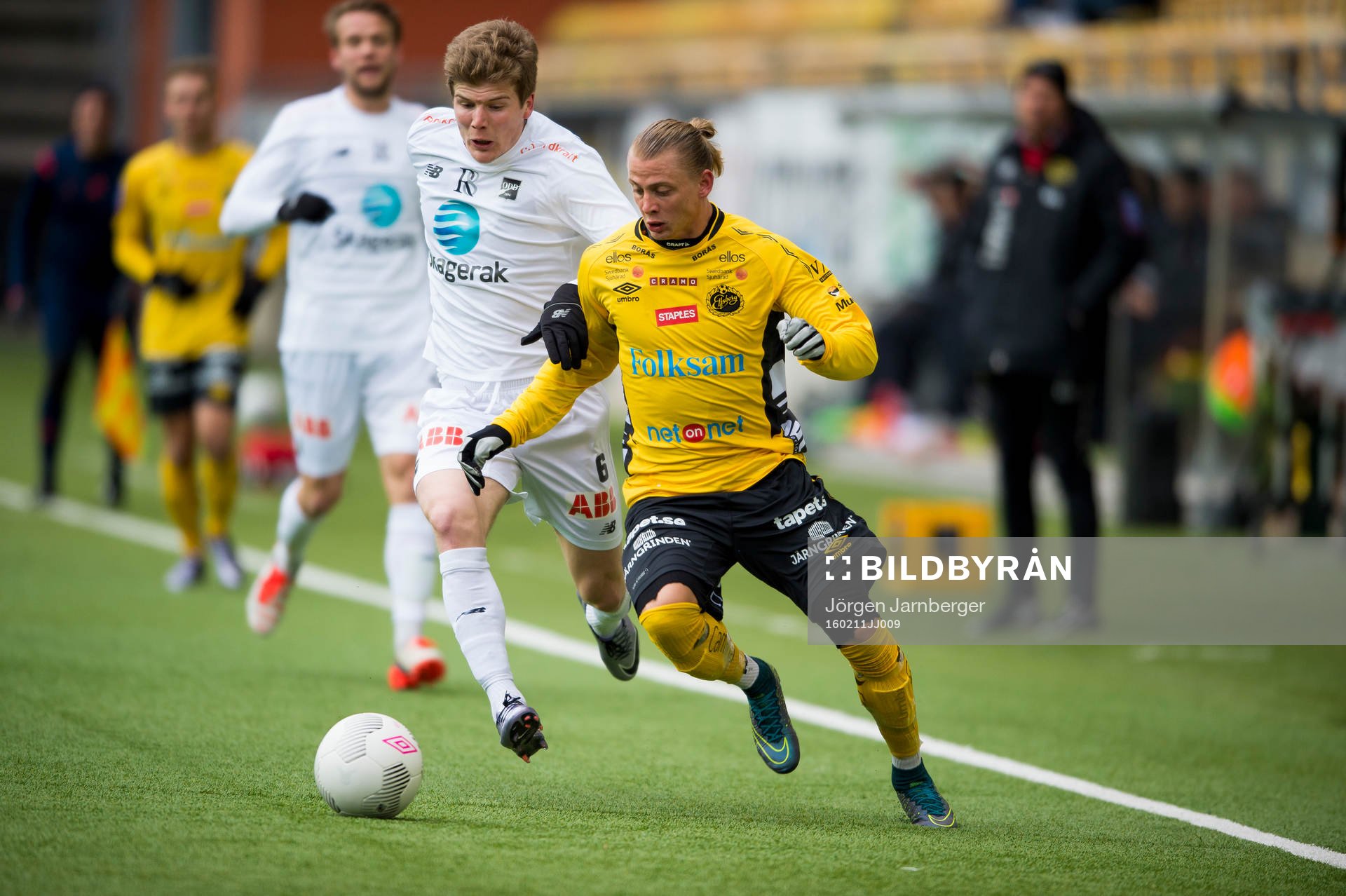 Kamp mellan Elfsborgs Simon Hedlund och Odds Oliver Berg