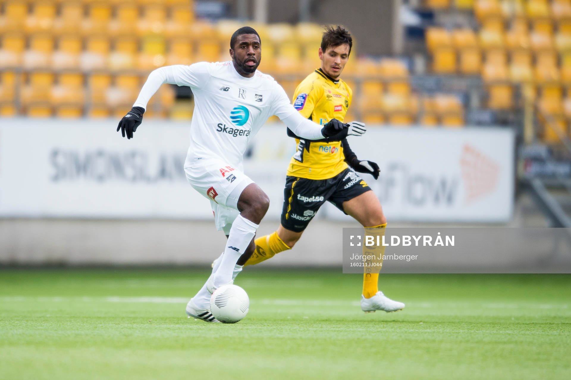 Odds Oliver Occean med Elfsborgs Liridon Gashi i bakgrunden