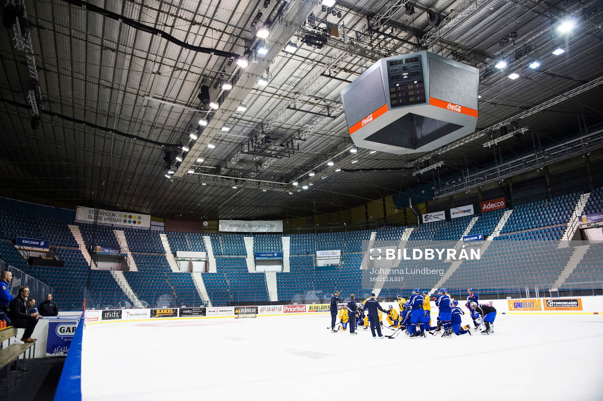 Spelarna samlas på Hovet