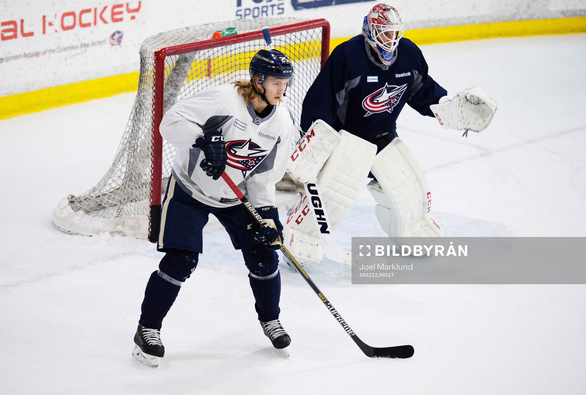 William Karlsson och målvakten Anton Forsberg