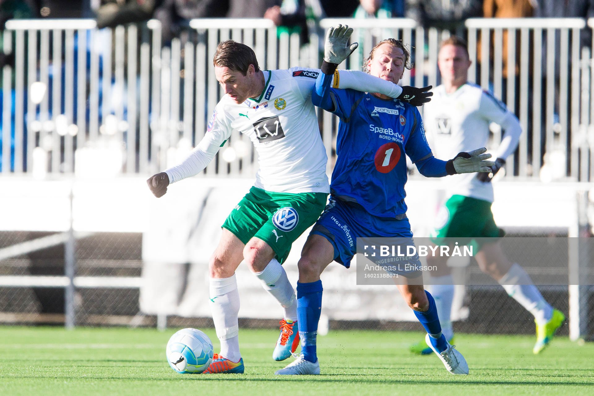 Hammarbys Johan Persson i kamp om bollen med Tromsös Magnus Andersen under träningsmatchen i fotboll mellan Hammarby och Tromsö den 13 februari 2016 i Stockholm.