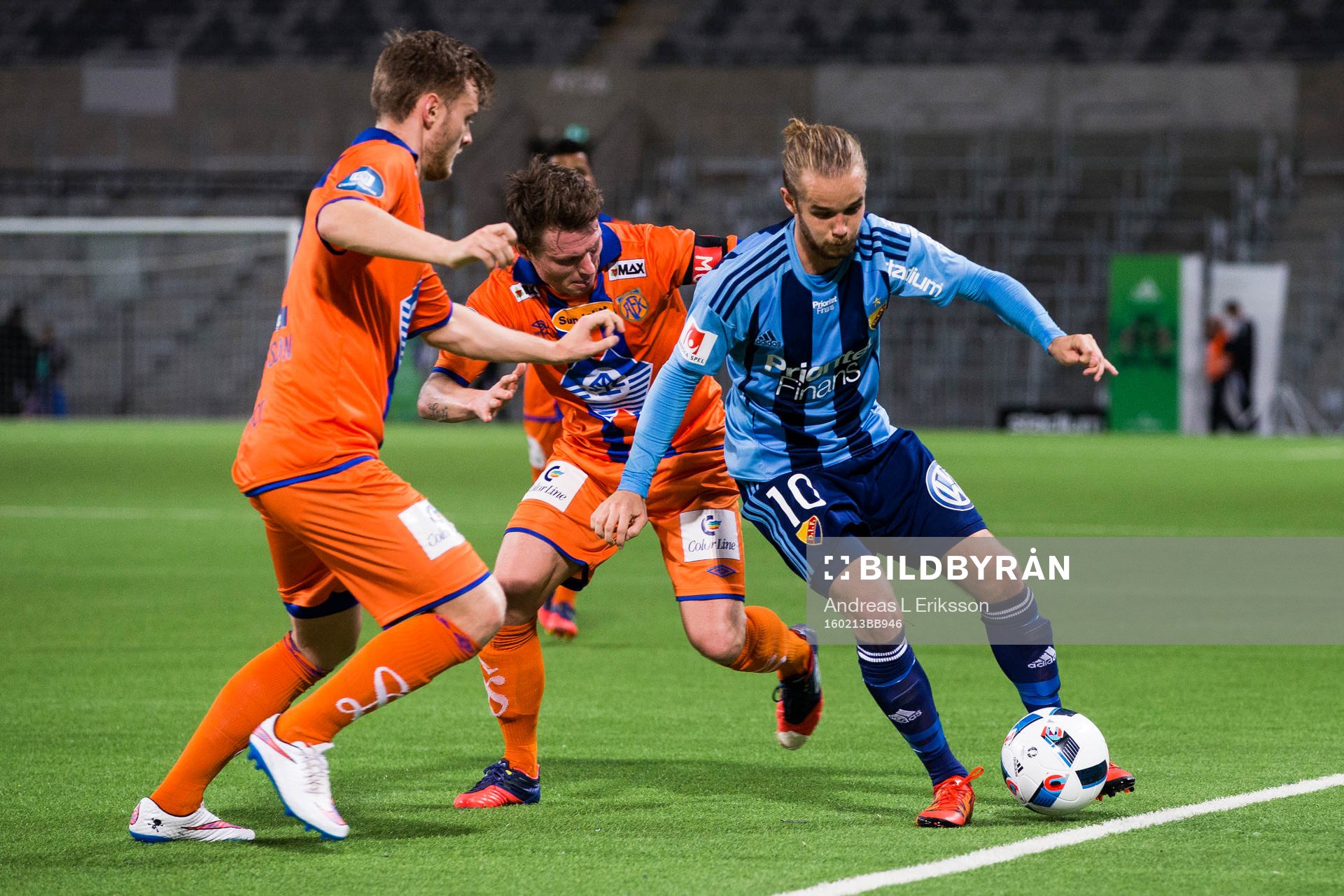 Ålesunds Adam Arnarson och Björn Riise försvarar sig mot