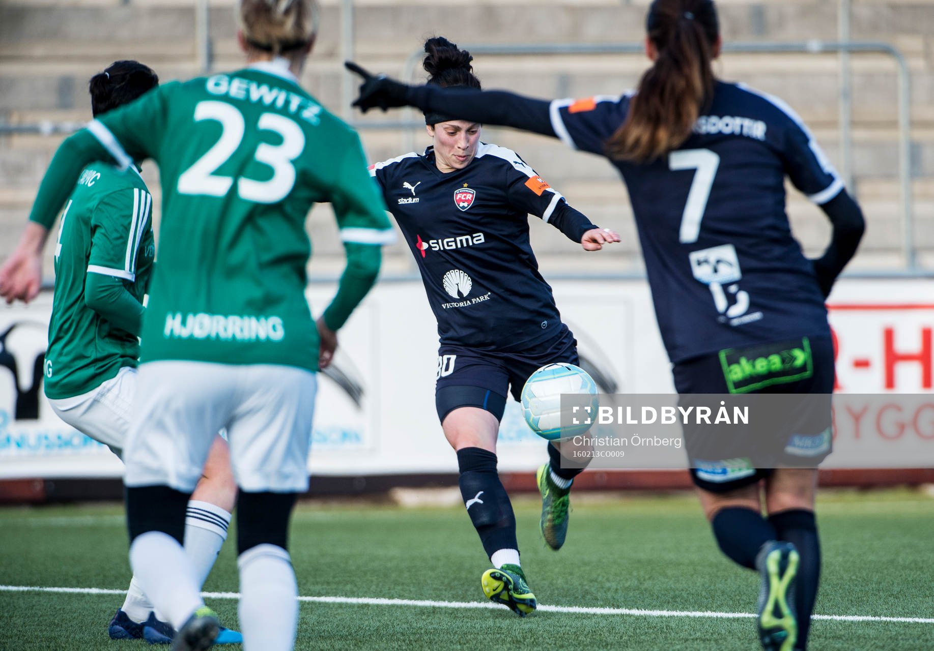 Rosengårds Ella Masar och Sara Björk Gunnarsdottir mot