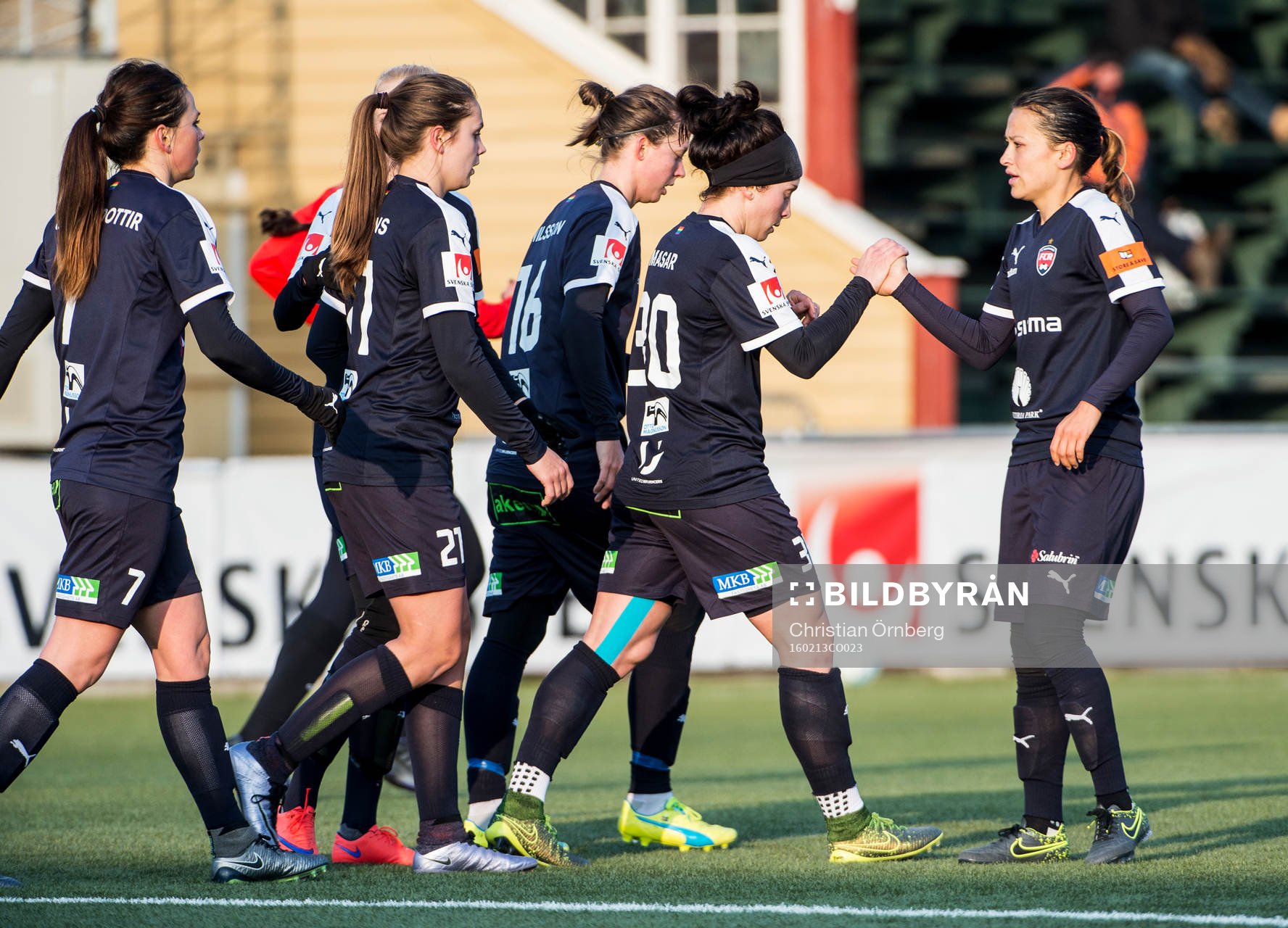 Rosengårds Sara Björk Gunnarsdottir, Lieke Martens, Lina Nilsson och Alexandra Lowe Riley jublar åt Ella Masars mål under träningsmatchen i fotboll mellan FC Rosengård och Fortuna Hjørring den 13 februari 2016 i Malmö.
