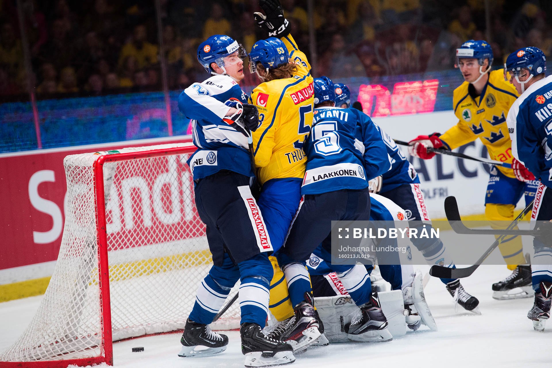 Sveriges Andreas Thuresson jublar när han har gjort 1-0