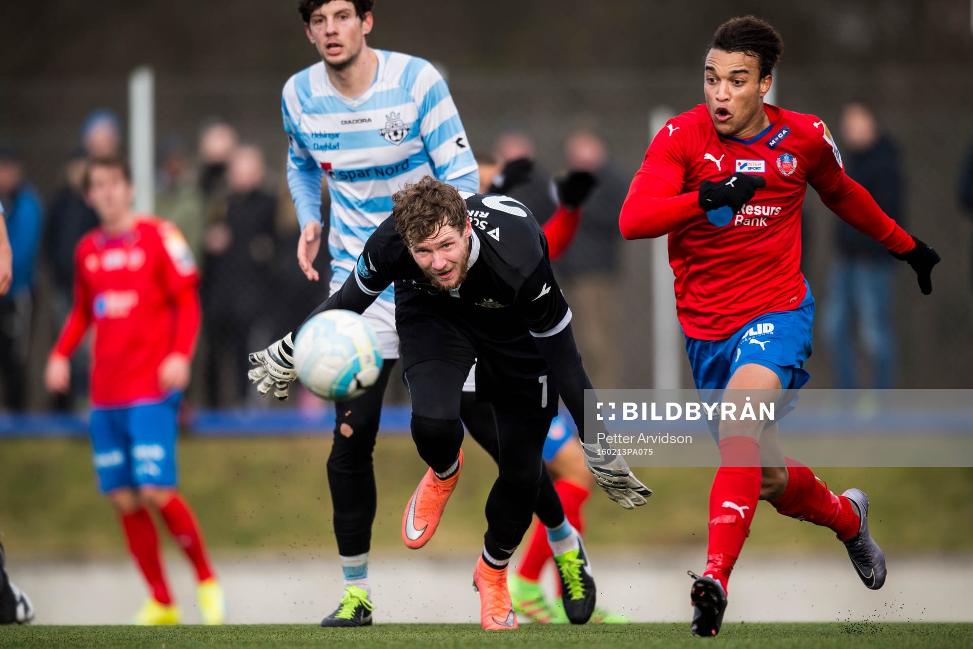 Helsingörs målvakt Mikkel Bruhn och Helsingborgs Matthew