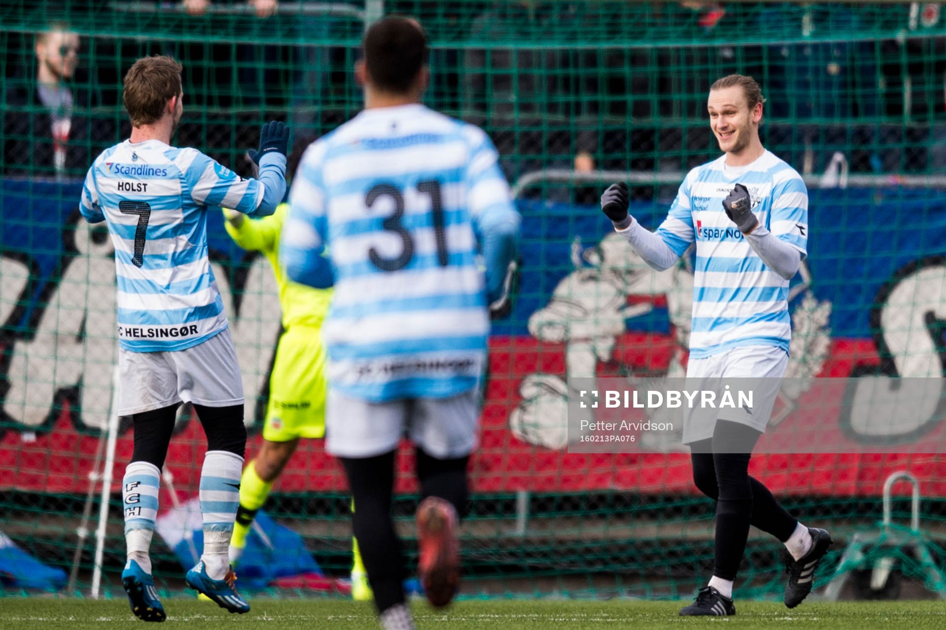 Helsingörs Martin Koch (th) jublar efter sitt 0-2 mål under en träningsmatch i fotboll mellan Helsingborg och Helsingör den 13 februari 2016 i Helsingborg.