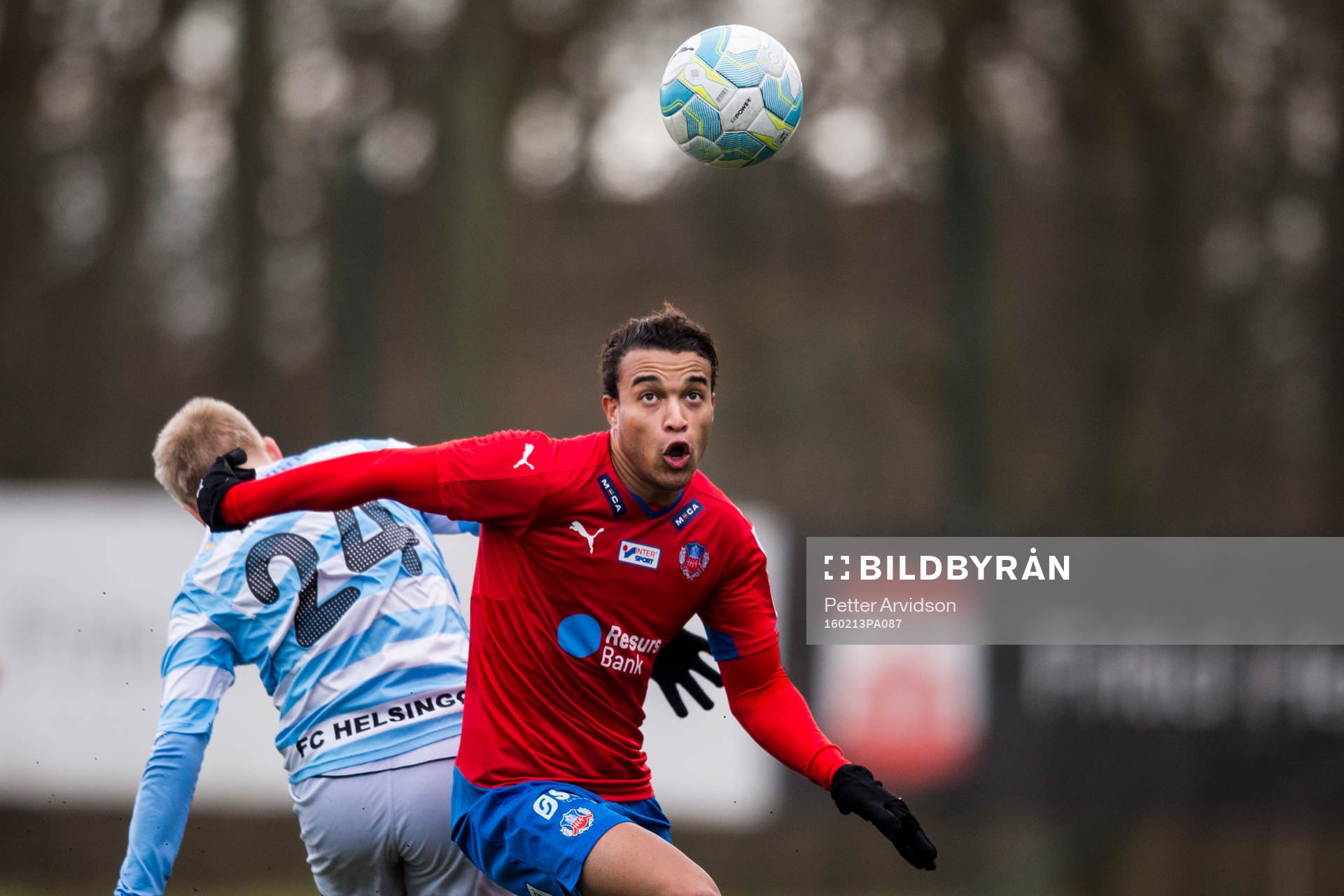 Helsingborgs Matthew Rusike och Helsingörs Mads Aaquist
