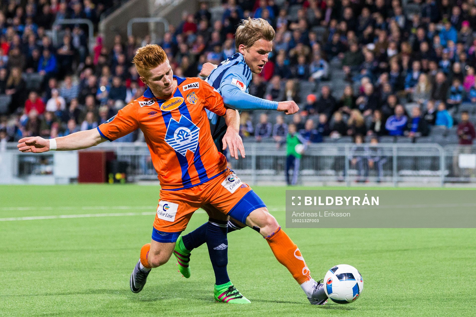 Ålesunds Mikkel Kirkeskov i kamp om bollen med