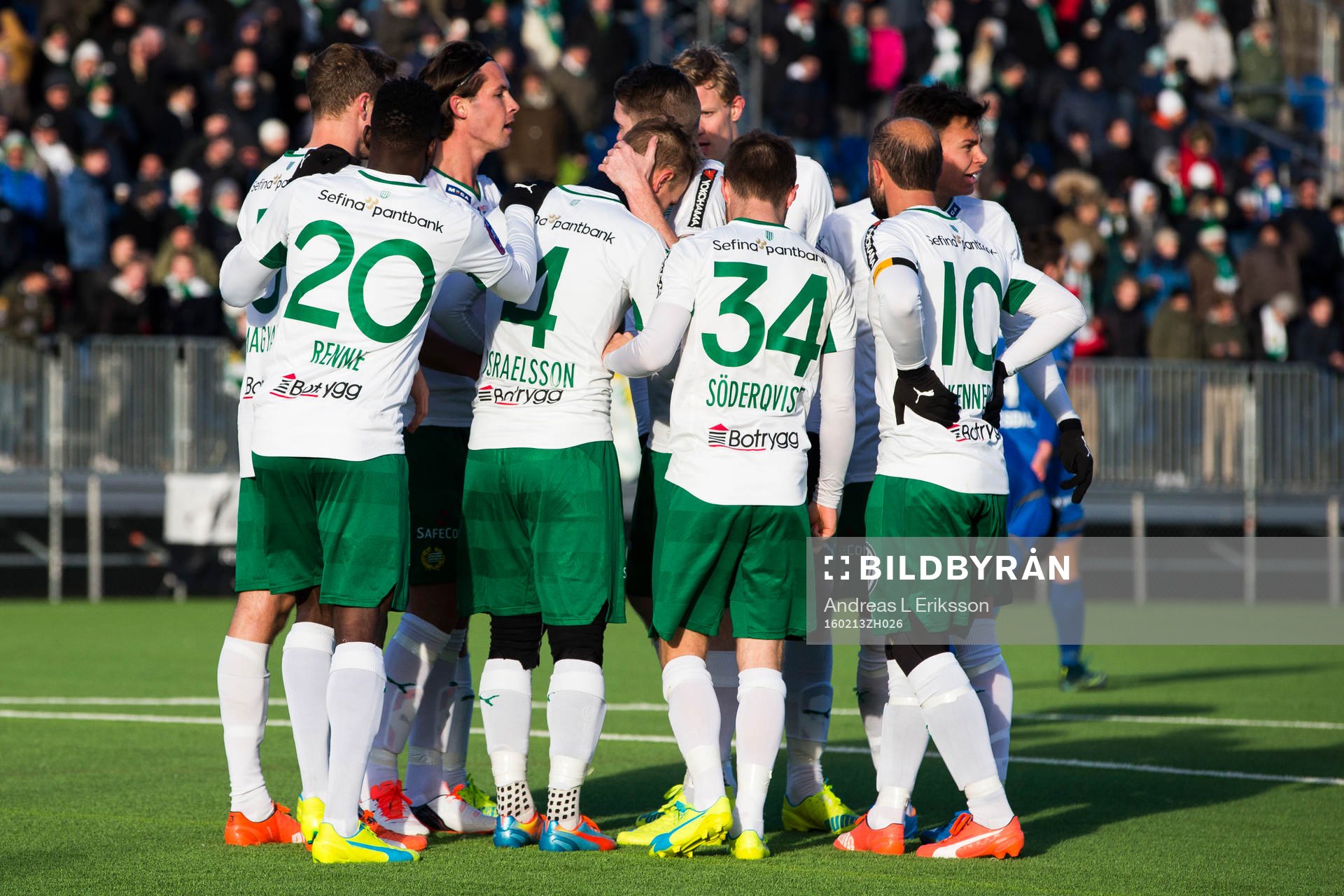 Hammarbys spelare jublar efter att ha kvitterat till 1-1 under träningsmatchen i fotboll mellan Hammarby och Tromsö den 13 februari 2016 i Stockholm.