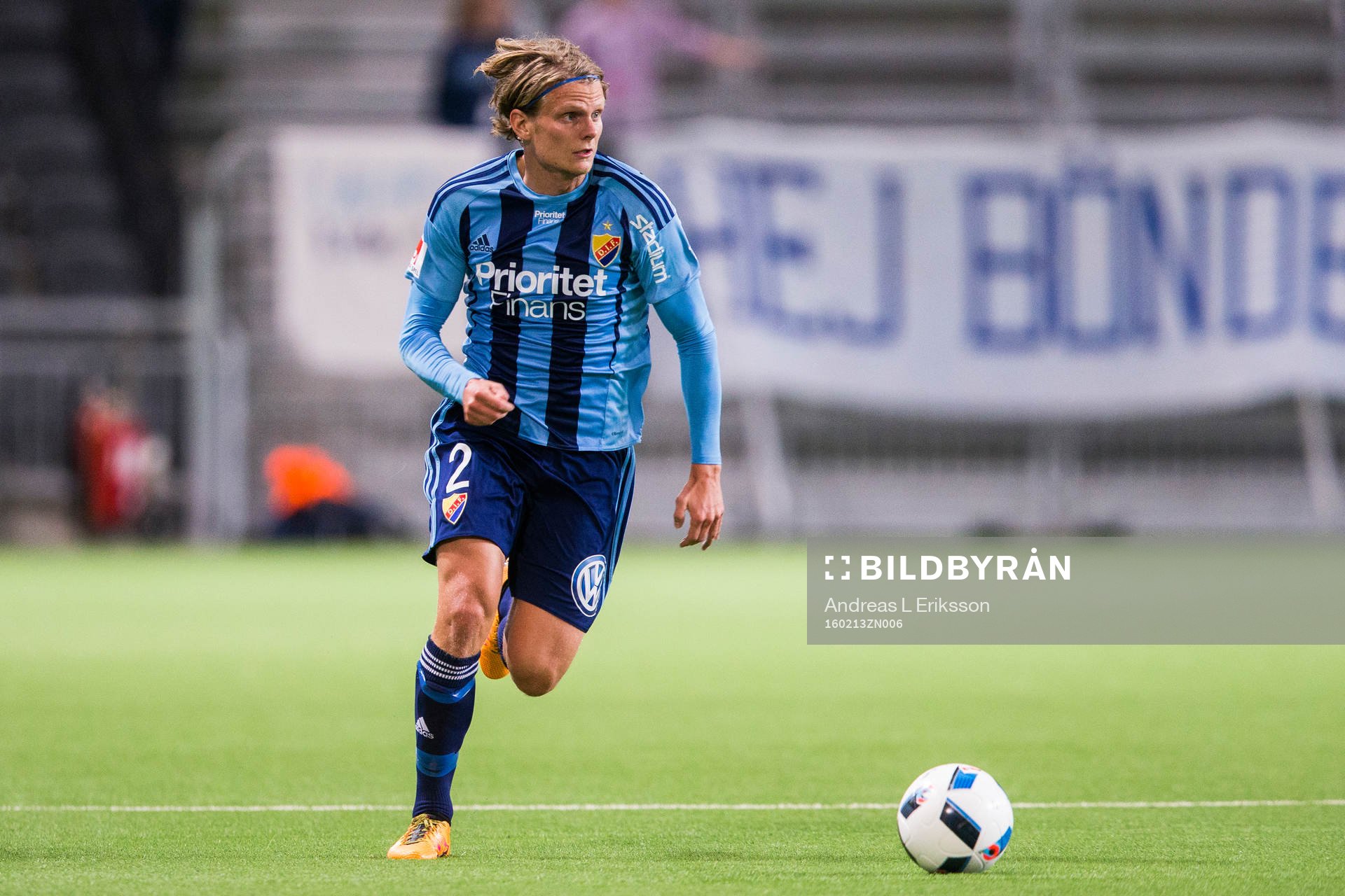 Djurgårdens Tim Björkström med bollen