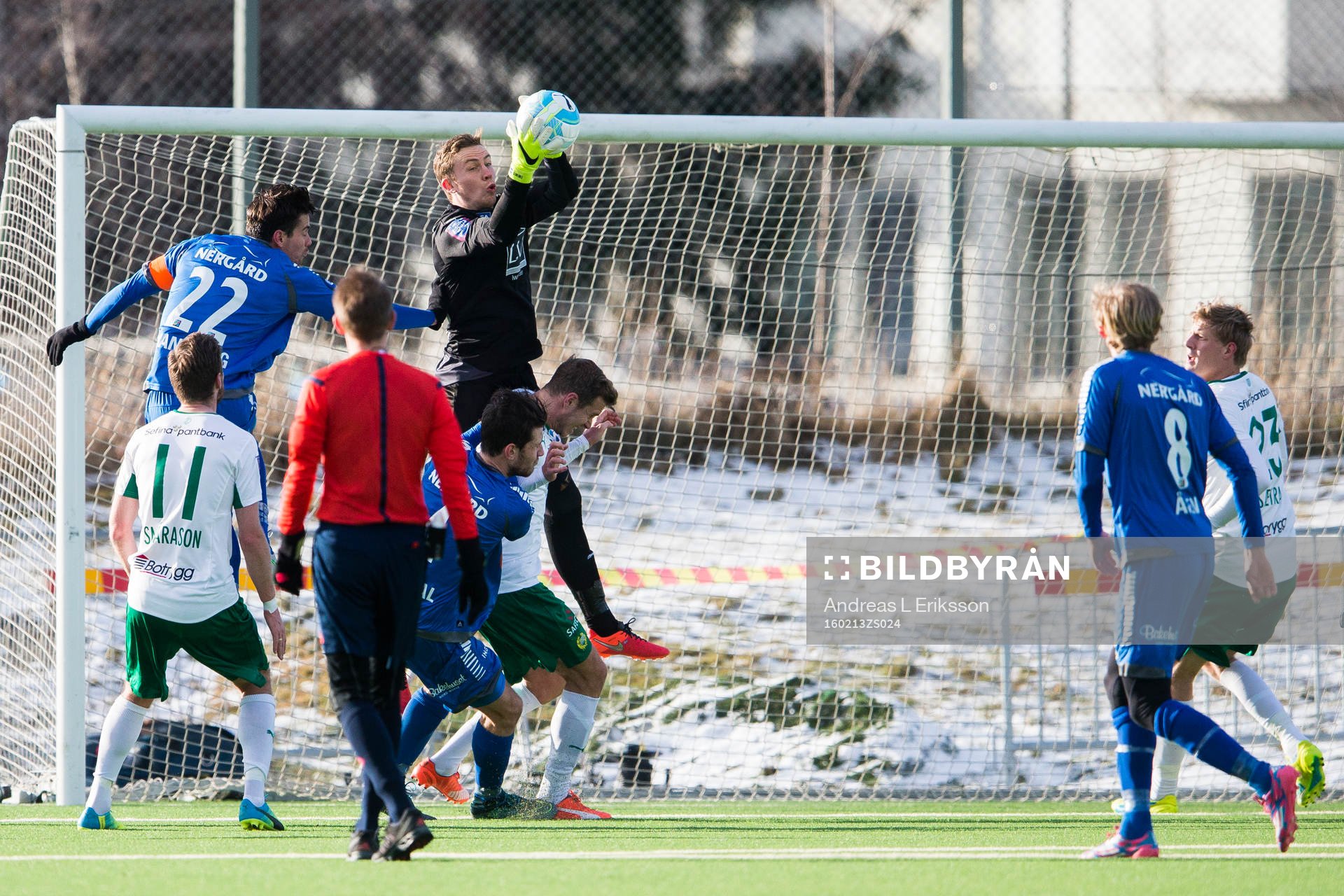 Hammarbys målvakt Ögmundur Kristinsson med en räddning