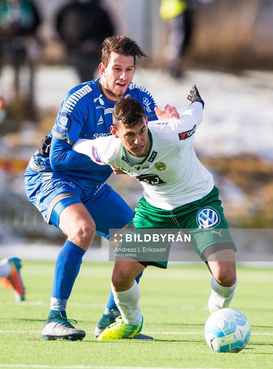 Tromsös Magnus Andersen försöker stoppa Hammarbys